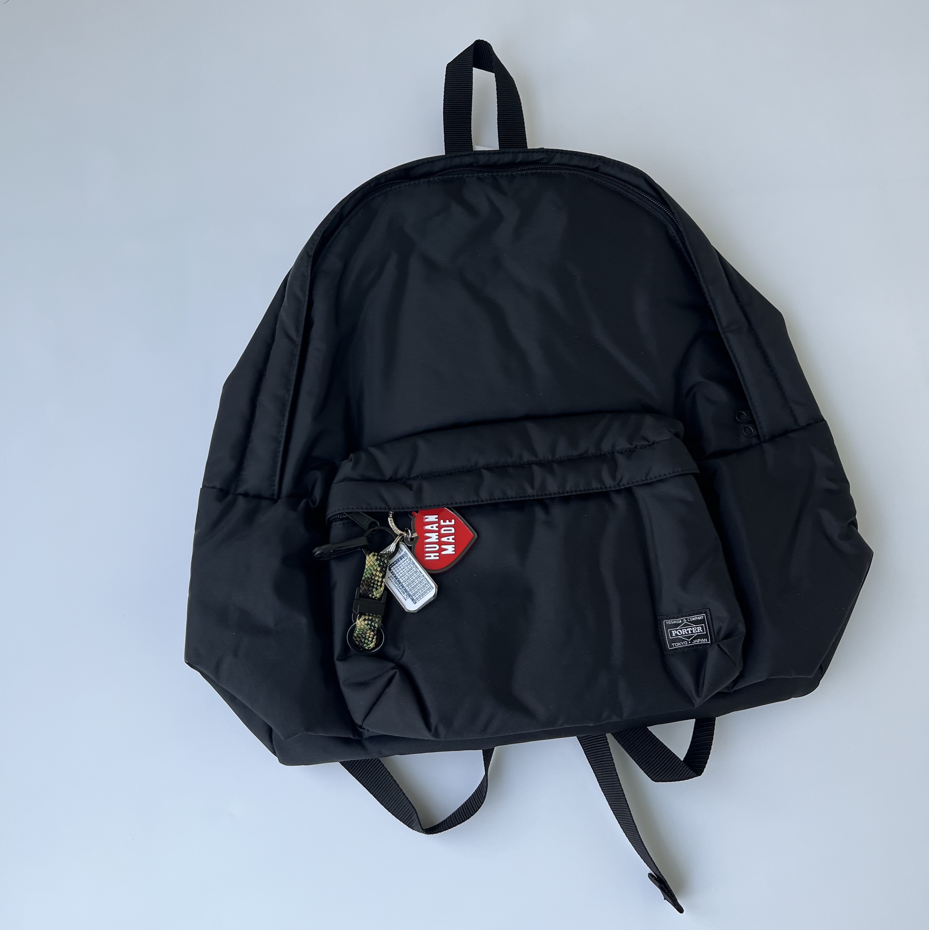 Porter x Comme des Garcons Backpack L Black, Human Made Heart Keyring Red 착용 스타일 - 1