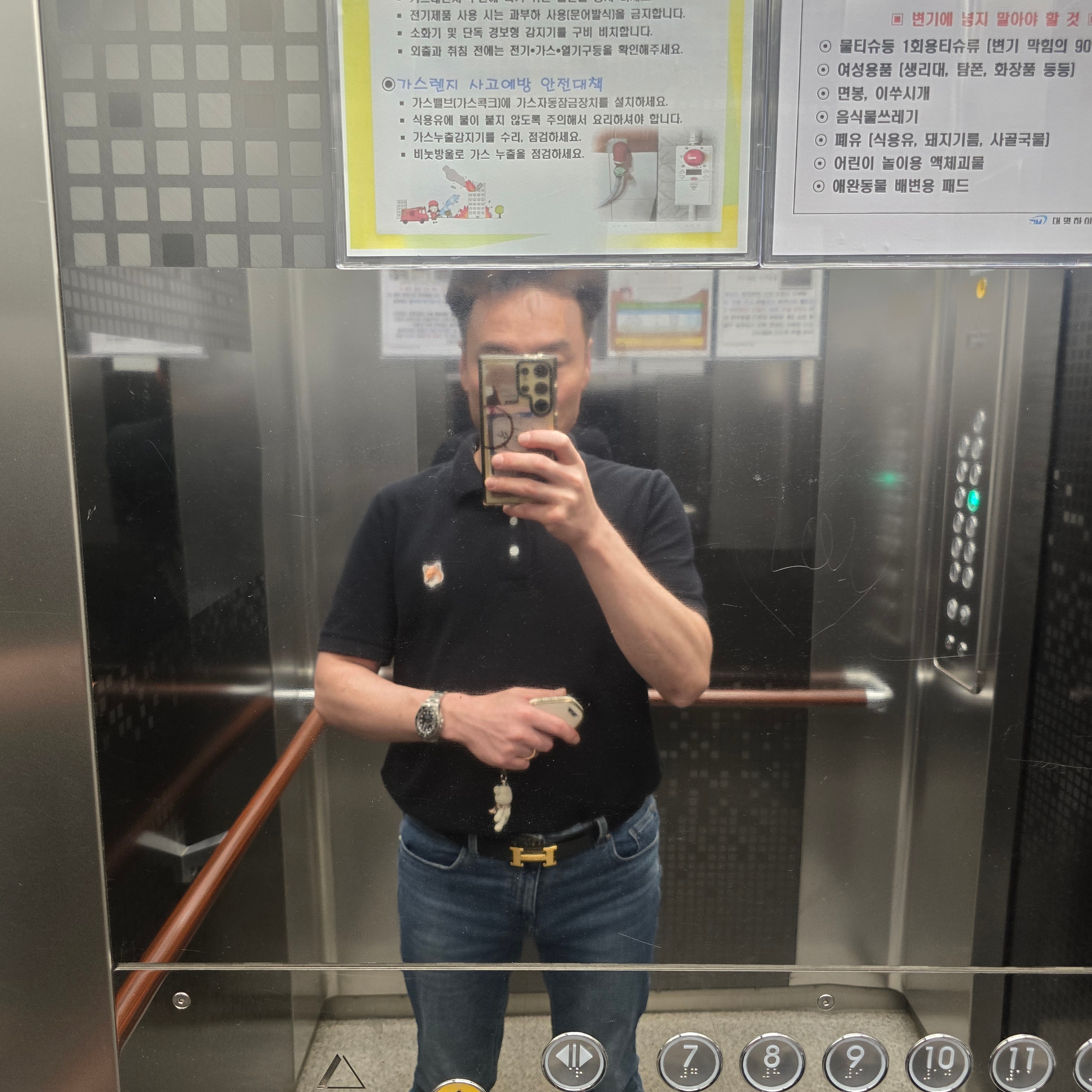 Maison Kitsune Fox Head Patch Polo Black, Rolex Submariner Date 41mm 126610LN Black Oyster 착용 스타일