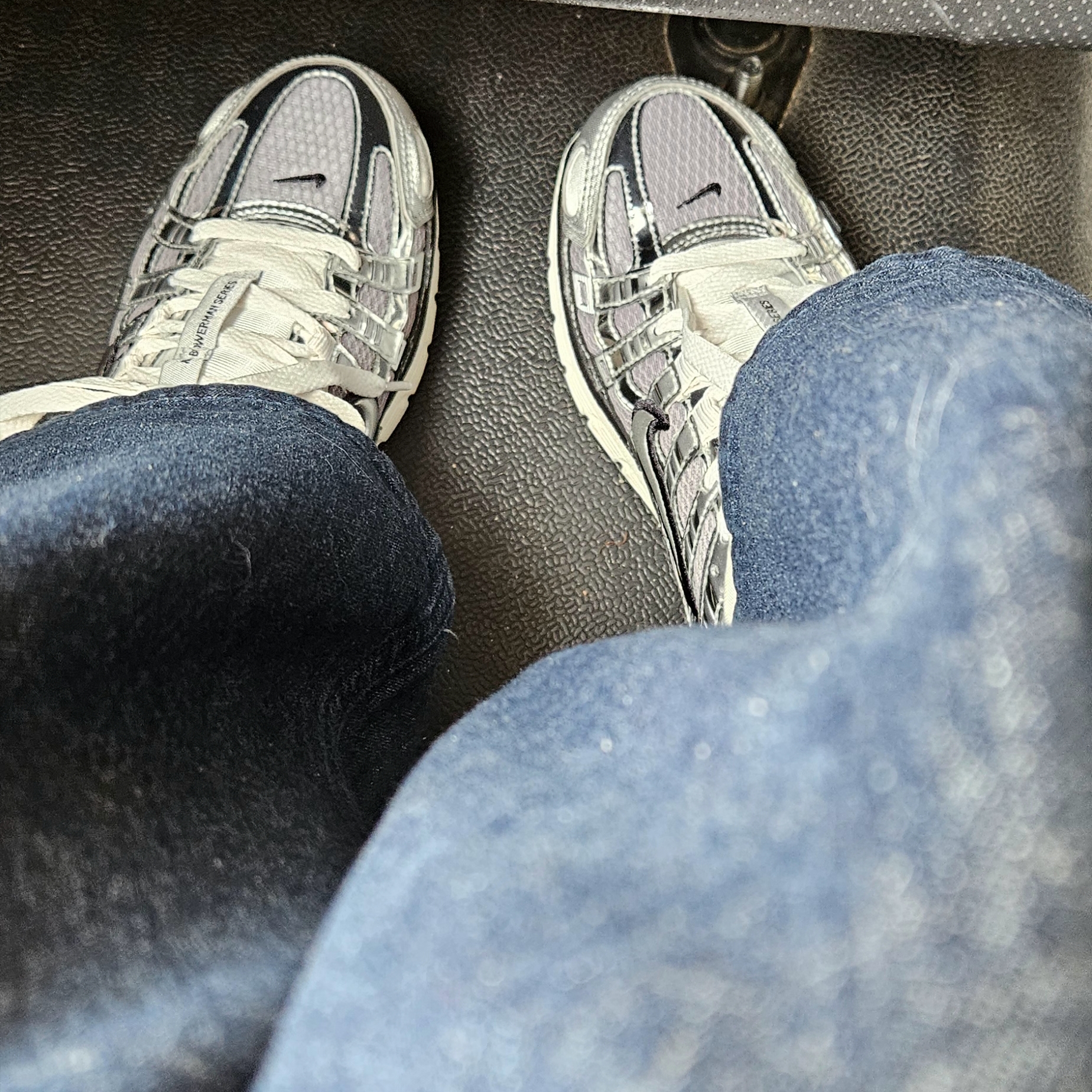 Nike P-6000 Metallic Silver 착용 스타일