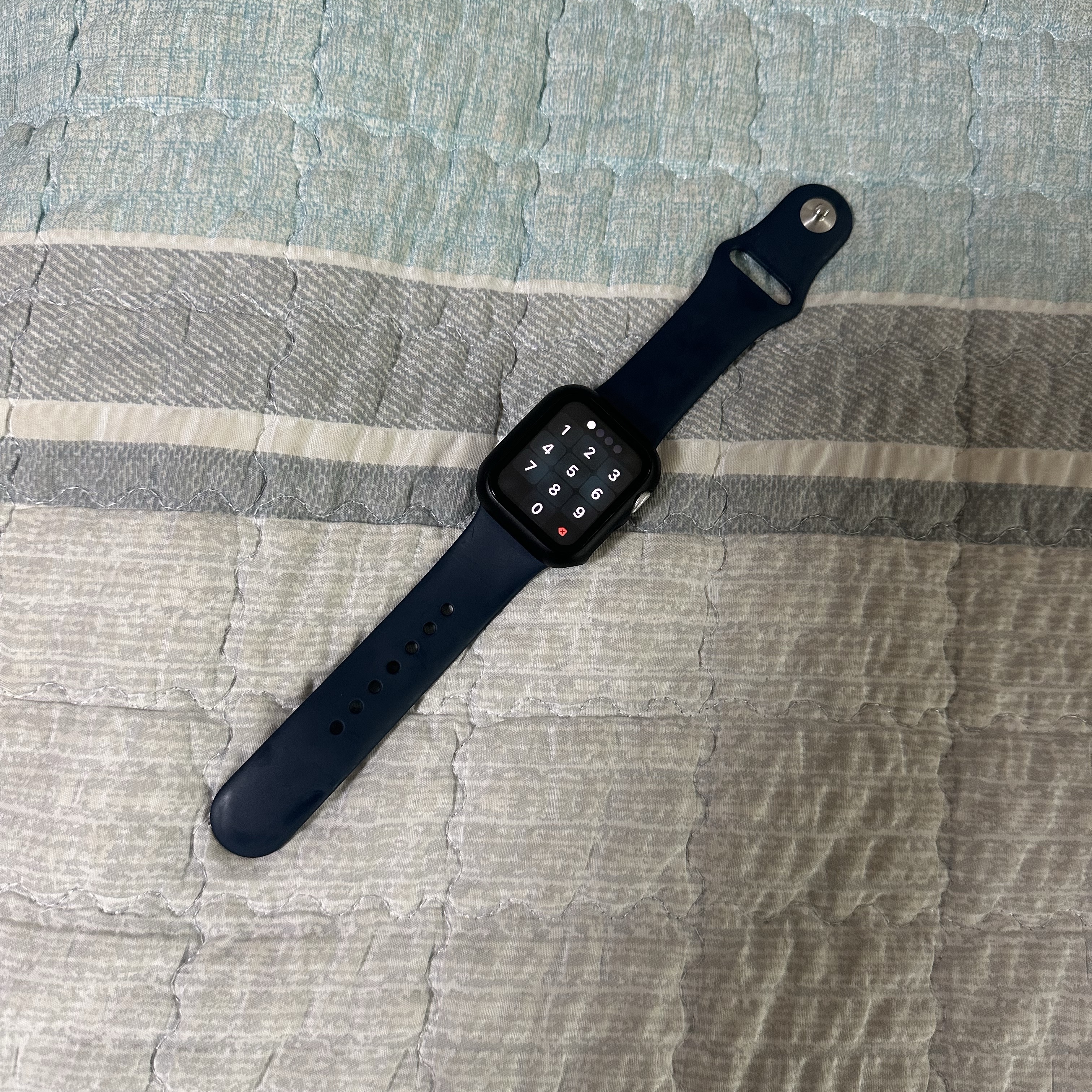 Apple Watch SE 2023 40mm GPS Silver Aluminium Case with Sport Band S/M Storm Blue (Korean Ver.) 착용 스타일