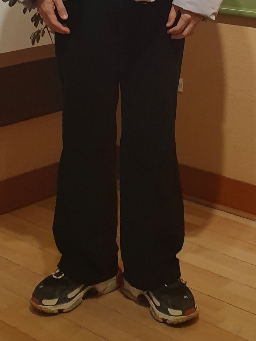 Balenciaga Triple S Sneakers Black 착용 스타일