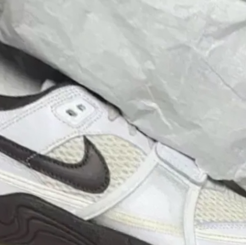 Nike x Travis Scott Zoom Field Jaxx White and Light Chocolate 착용 스타일