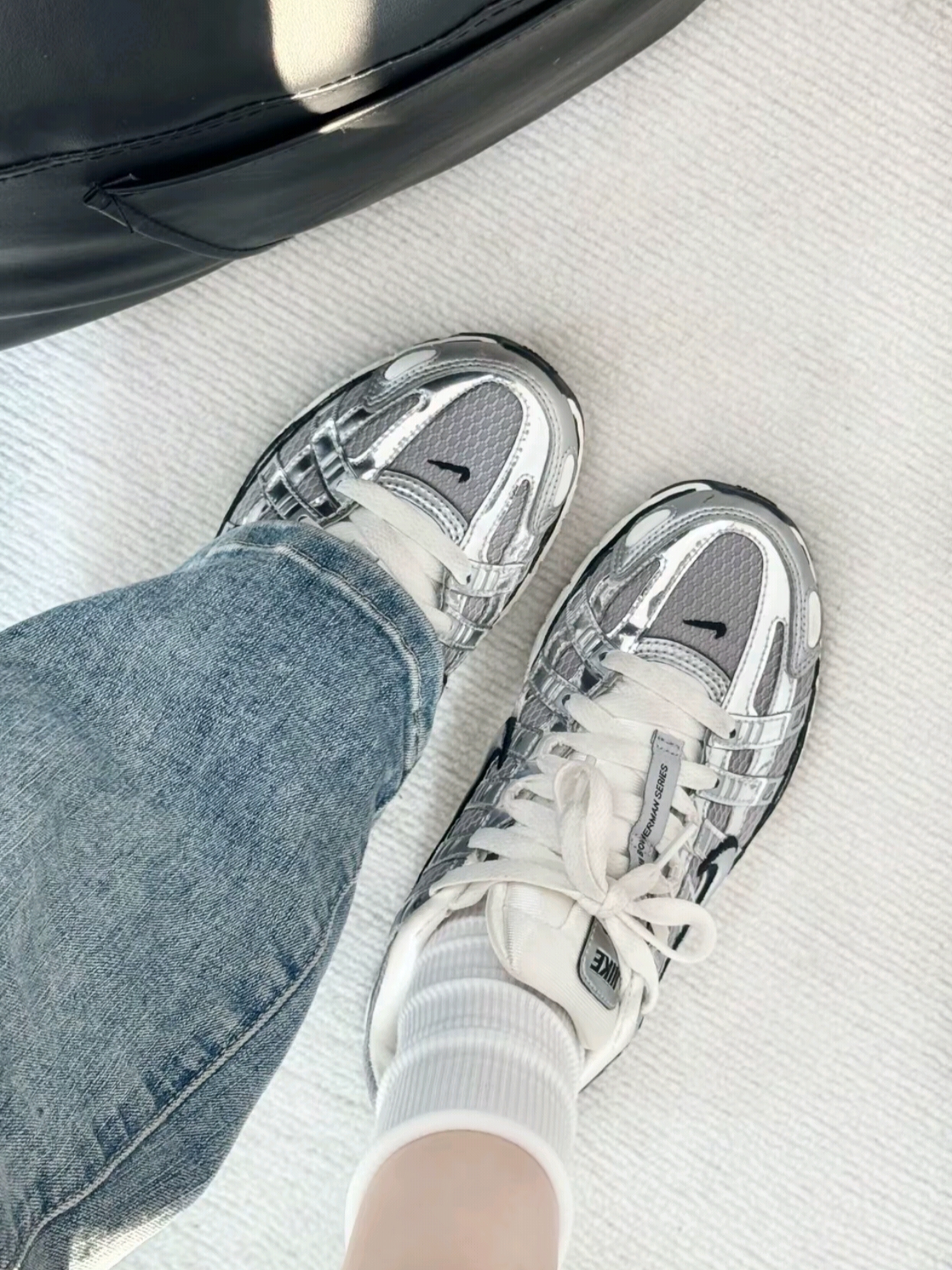 Nike P-6000 Metallic Silver 착용 스타일