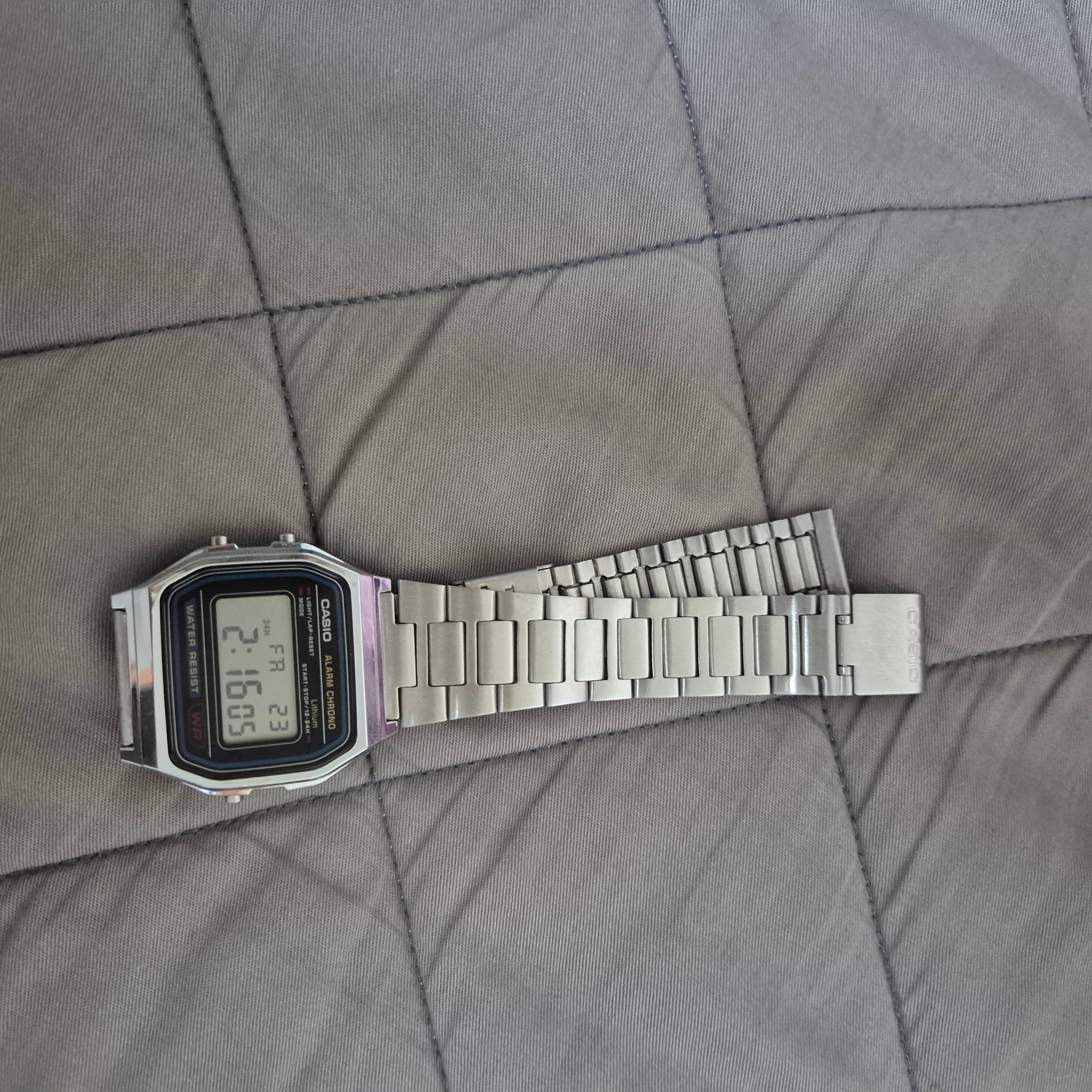 Casio A-158WA-1 착용 스타일