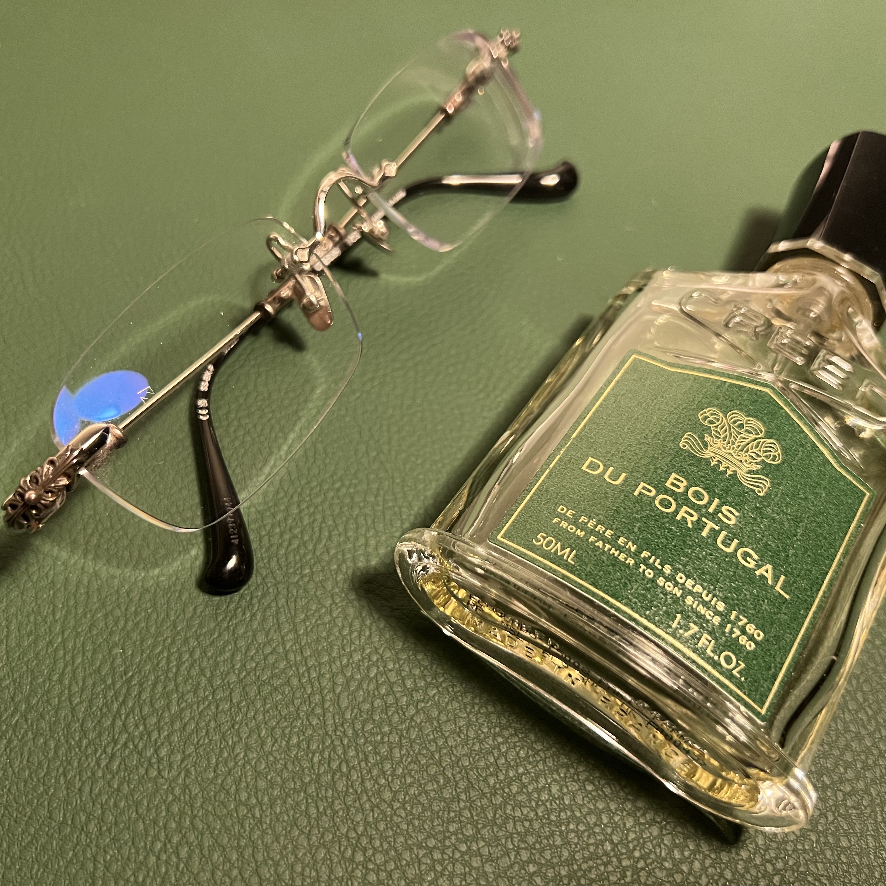 Chrome Hearts Pills III Shiny Silver Black Plastic, Creed Bois Du Portugal Eau De Parfum 50ml 착용 스타일 - 1