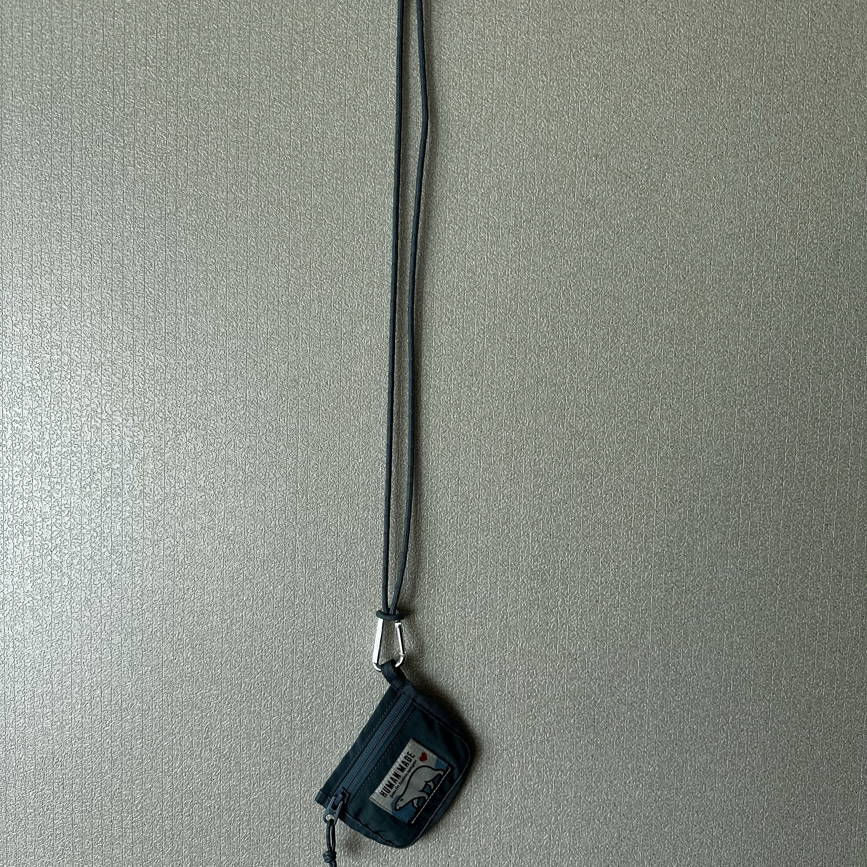 Human Made Nylon Card Case Blue 착용 스타일 - 2