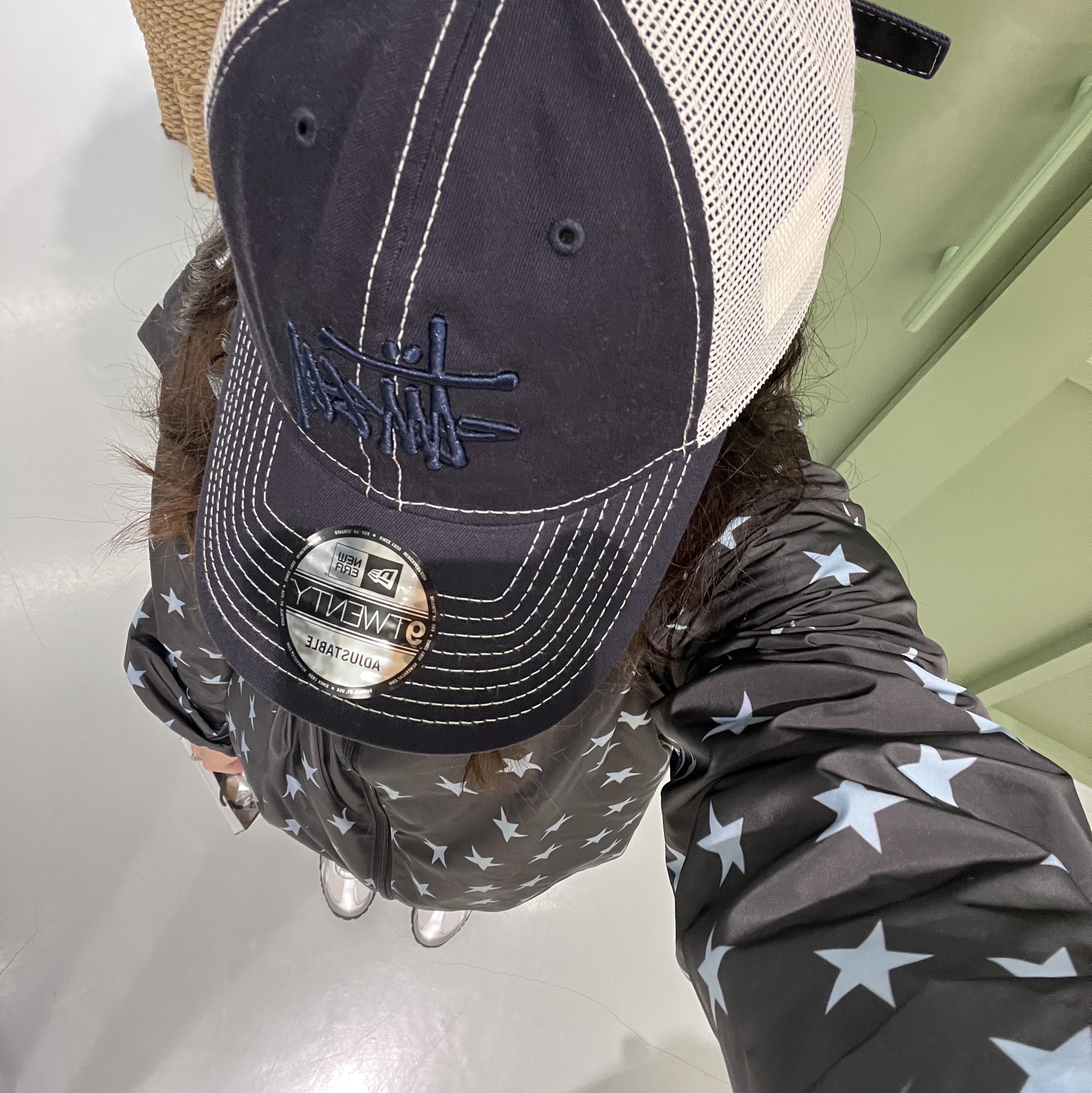 Carhartt WIP Essentials Bag Black, Stussy New Era 9twenty Basic Trucker Deep Navy 착용 스타일 - 2