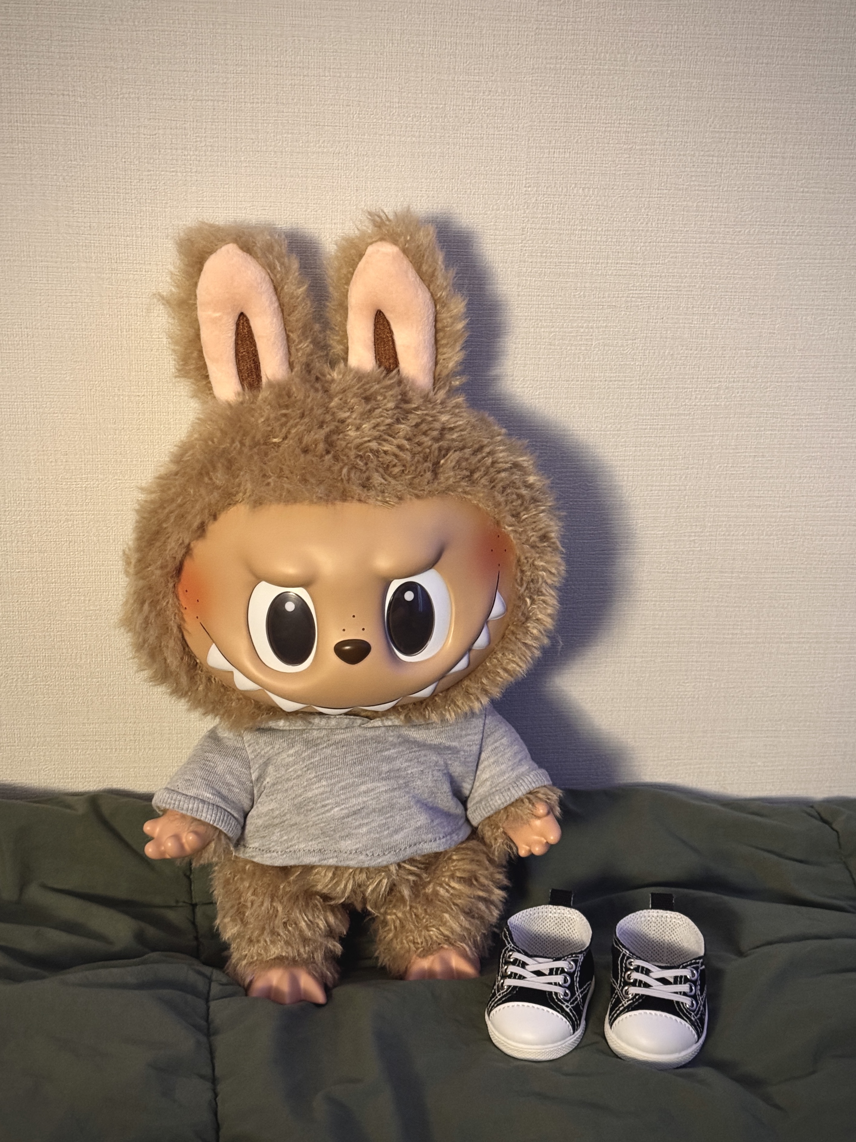 Pop Mart Labubu Time To Chill Vinyl Plush Doll, Pop Mart The Monsters Fall In Wild Labubu Series Plush Doll 착용 스타일 - 4