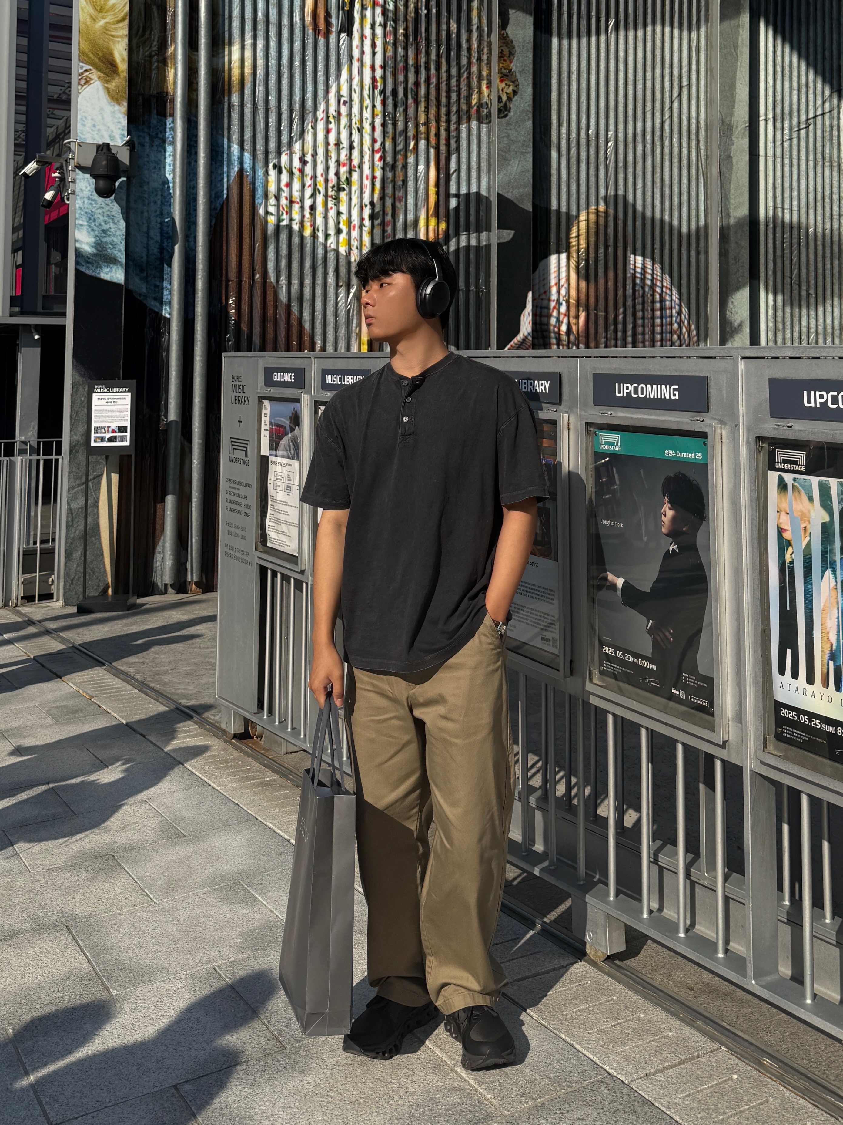 BOSE QC Ultra Black (Korean Ver.), On Running x Post Archive Faction (Paf) Cloudmonster 2 Thorn Brown 착용 스타일 - 3