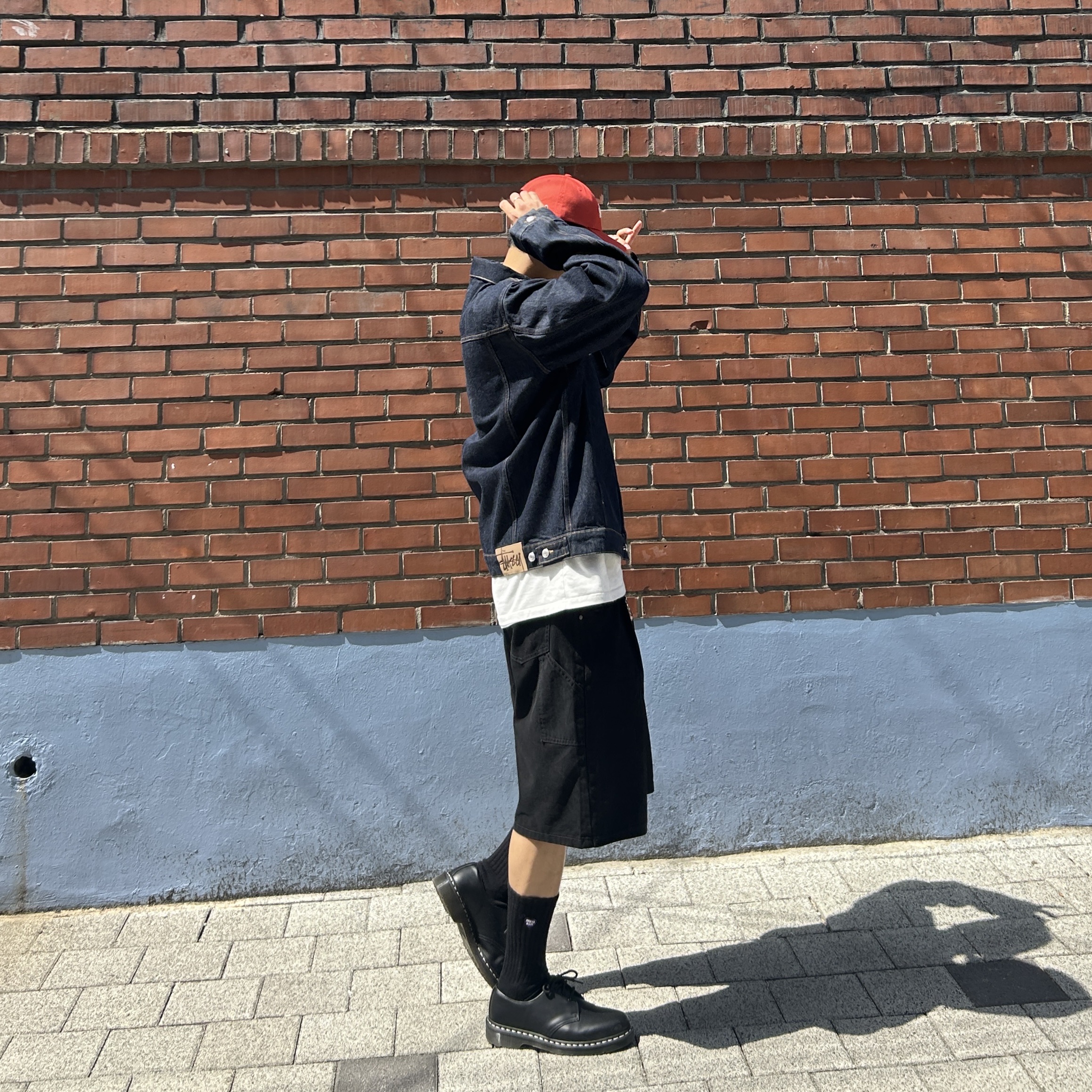 Human Made 6 Panel Twill Cap Red, Stussy Denim Trucker Jacket Rinsed Indigo 착용 스타일 - 2