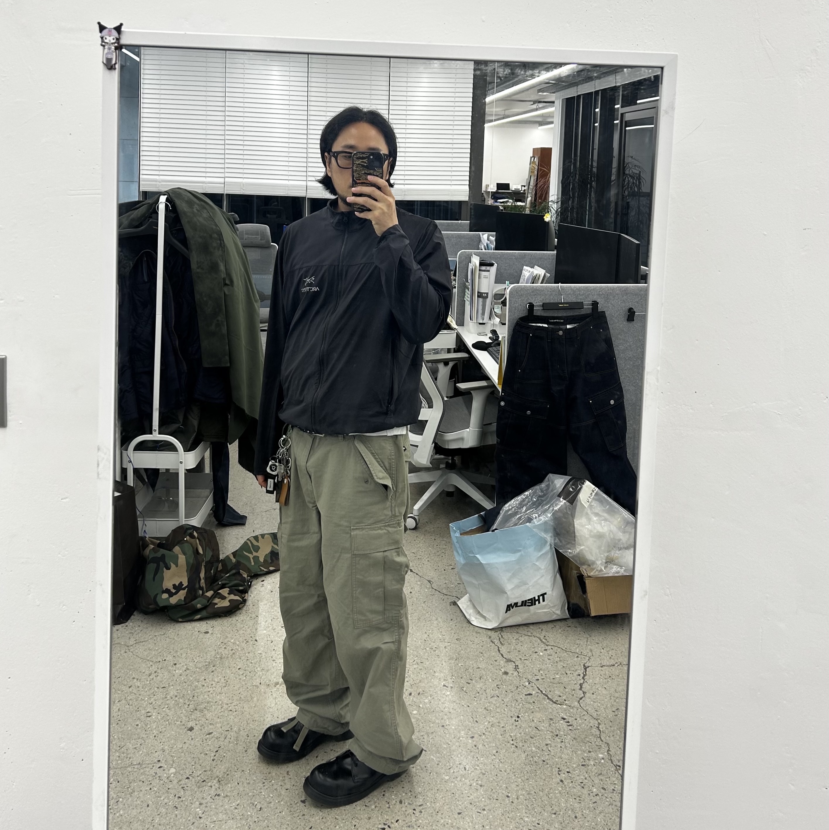 Arc'teryx Squamish Jacket Black, Stussy Ripstop Military Cargo Pants Olive 착용 스타일 - 4