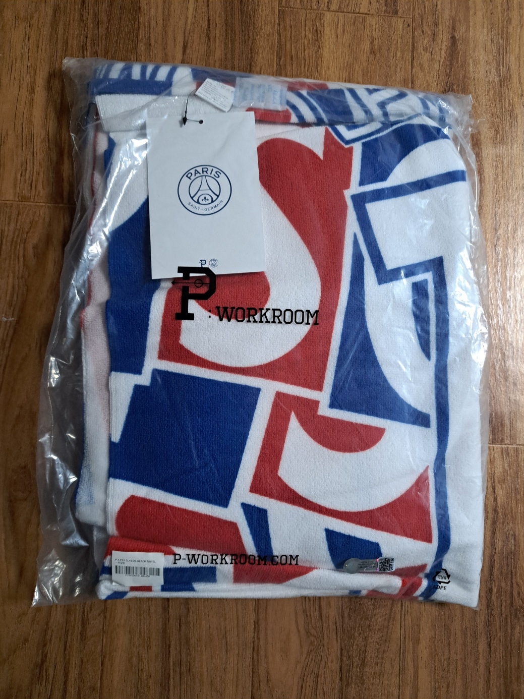Over The Pitch P X PSG CLASSIC BEACH TOWEL 이강인 착용 스타일