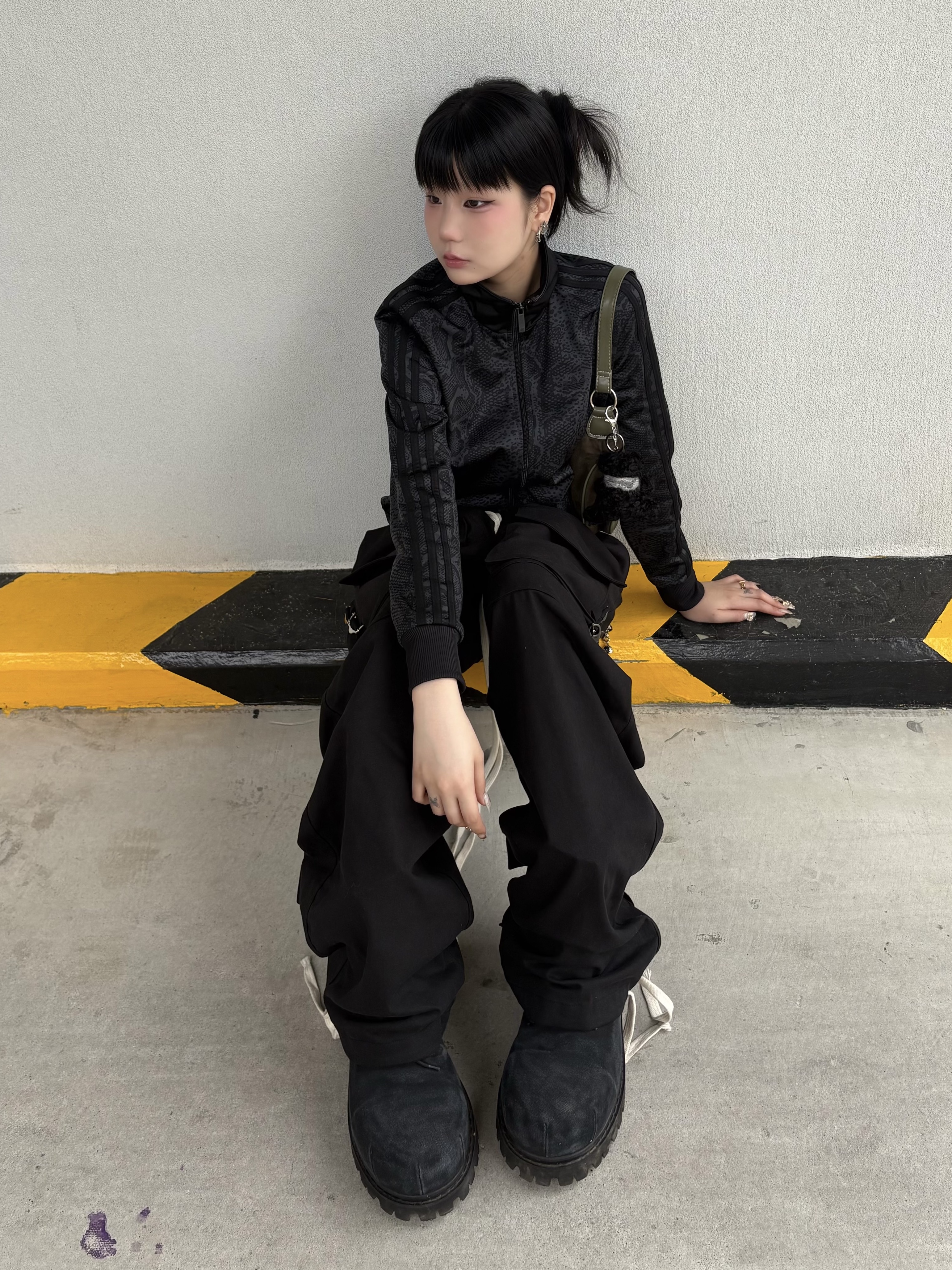 Balenciaga Stomper Bootie Black 착용 스타일 - 4