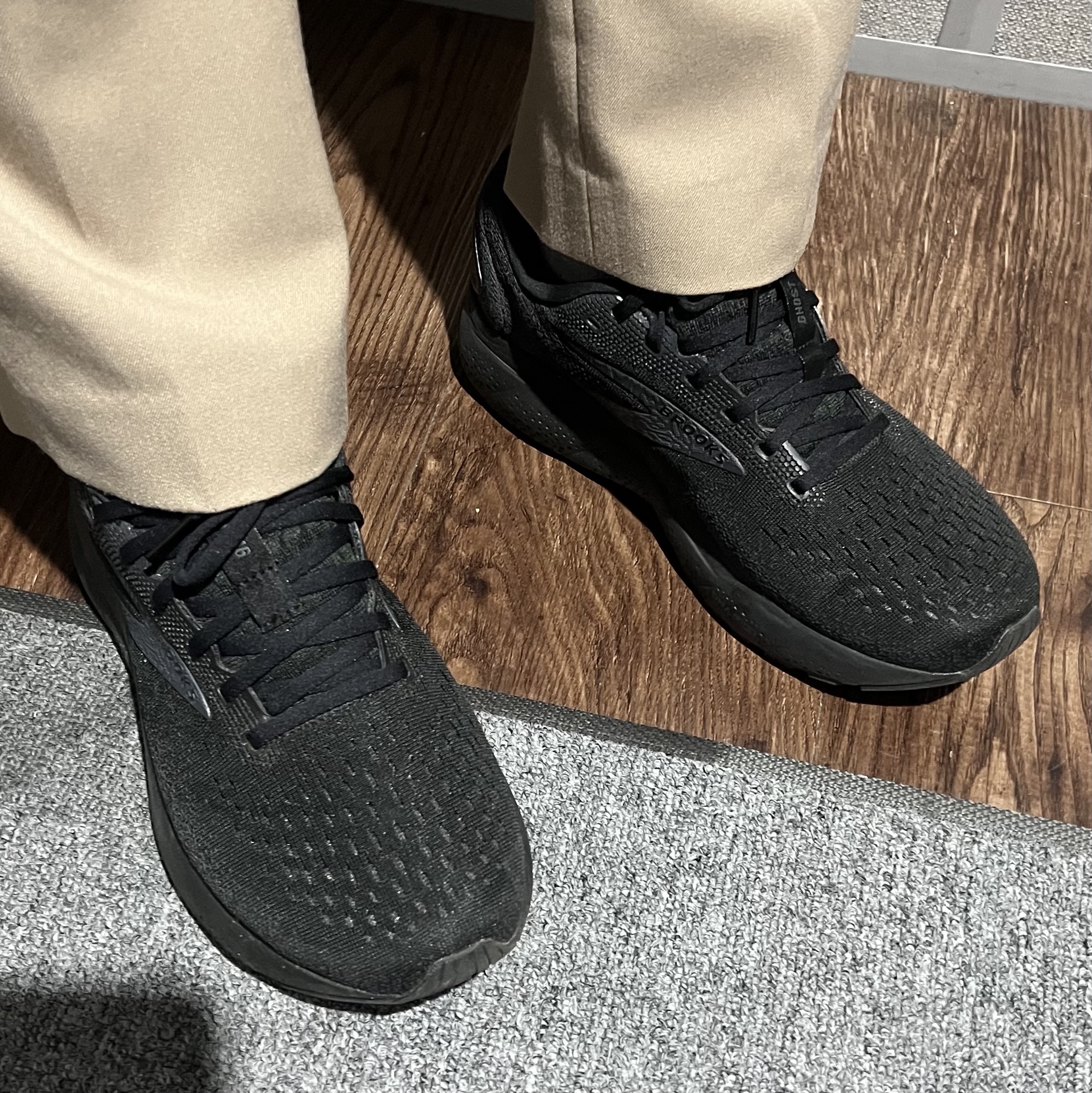 Brooks Running Ghost 16 Black - 2E Wide 착용 스타일