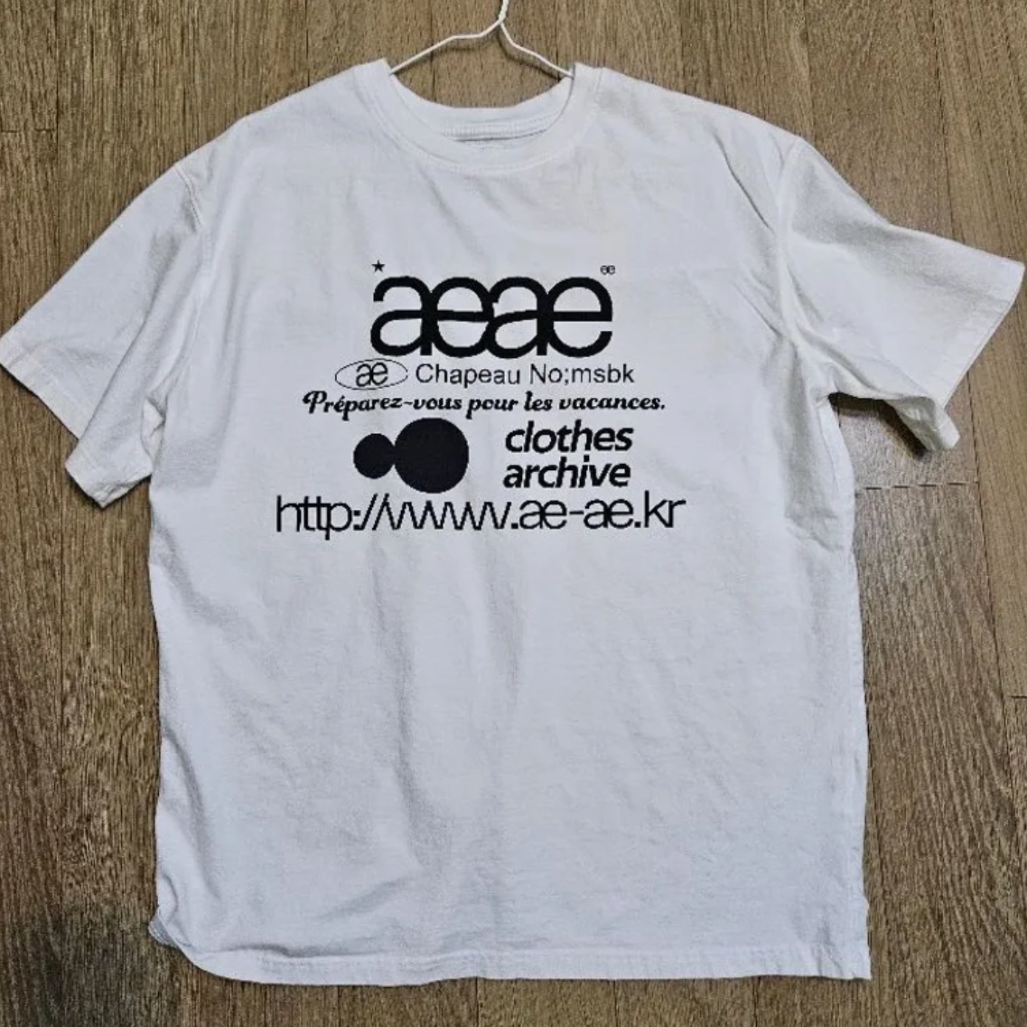 AEAE Web Logo T-shirts White 착용 스타일