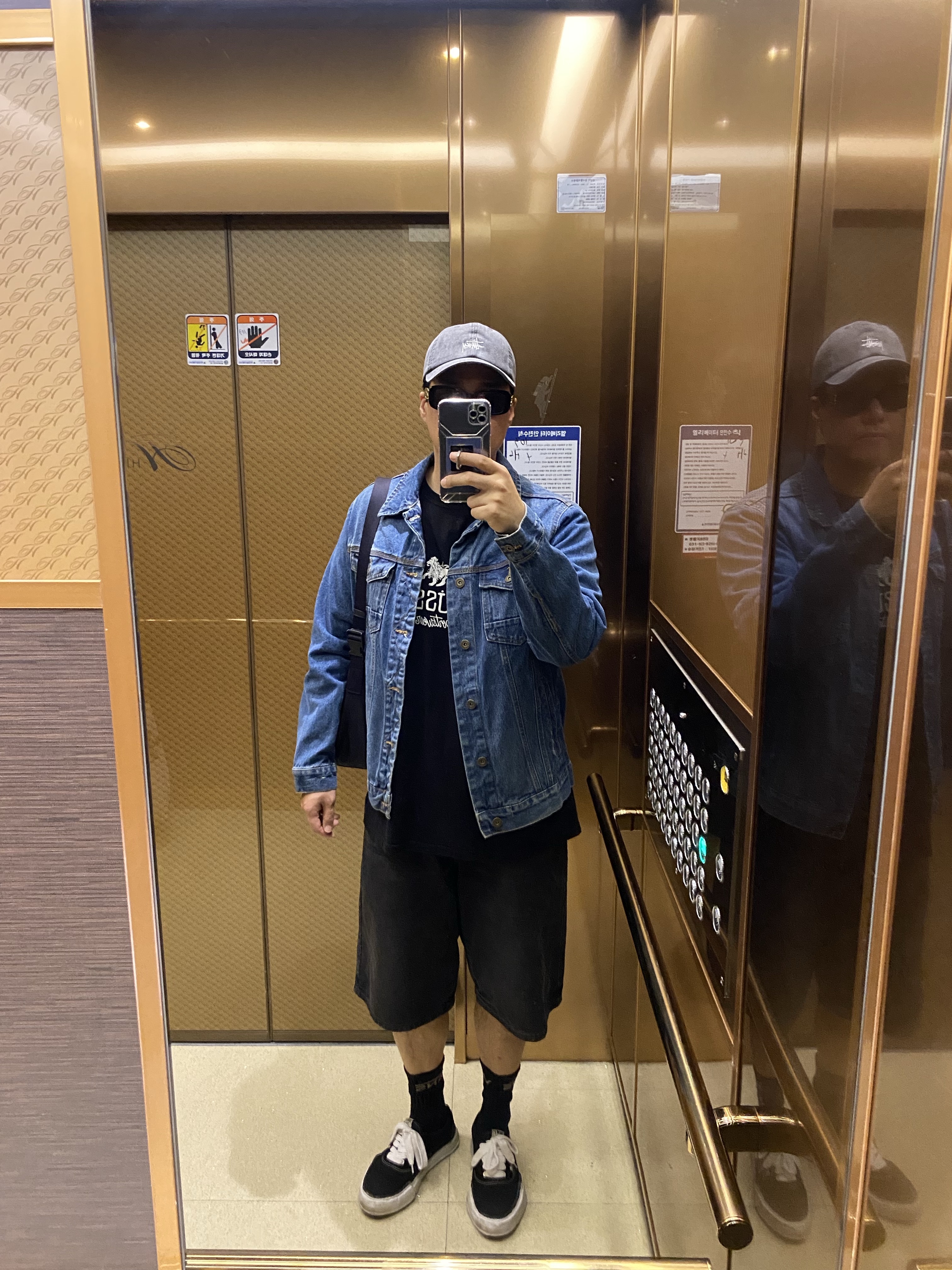 Stussy Washed Basic Low Pro Cap Charcoal, Stussy Sportswear T-Shirt Black 착용 스타일
