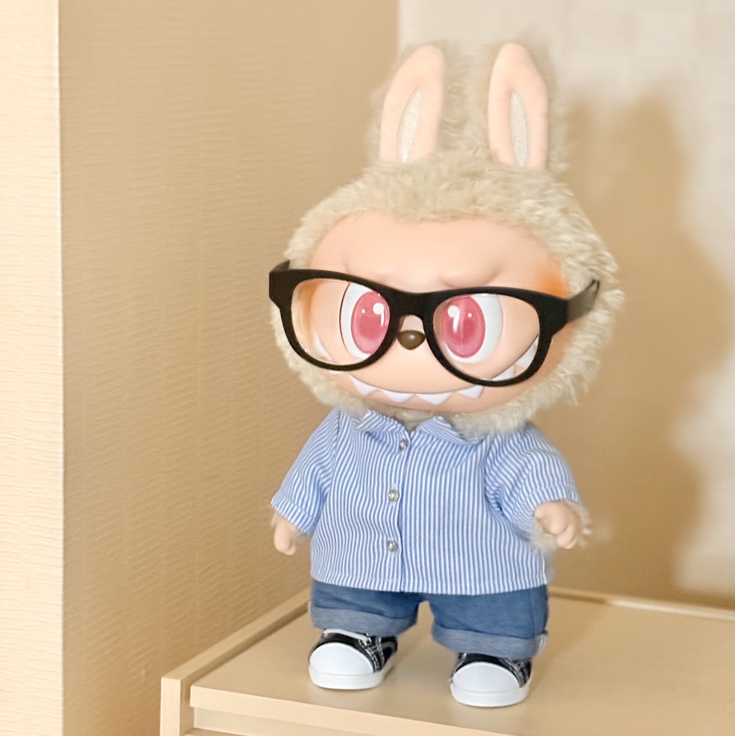 Pop Mart Labubu Flip with Me Doll 착용 스타일