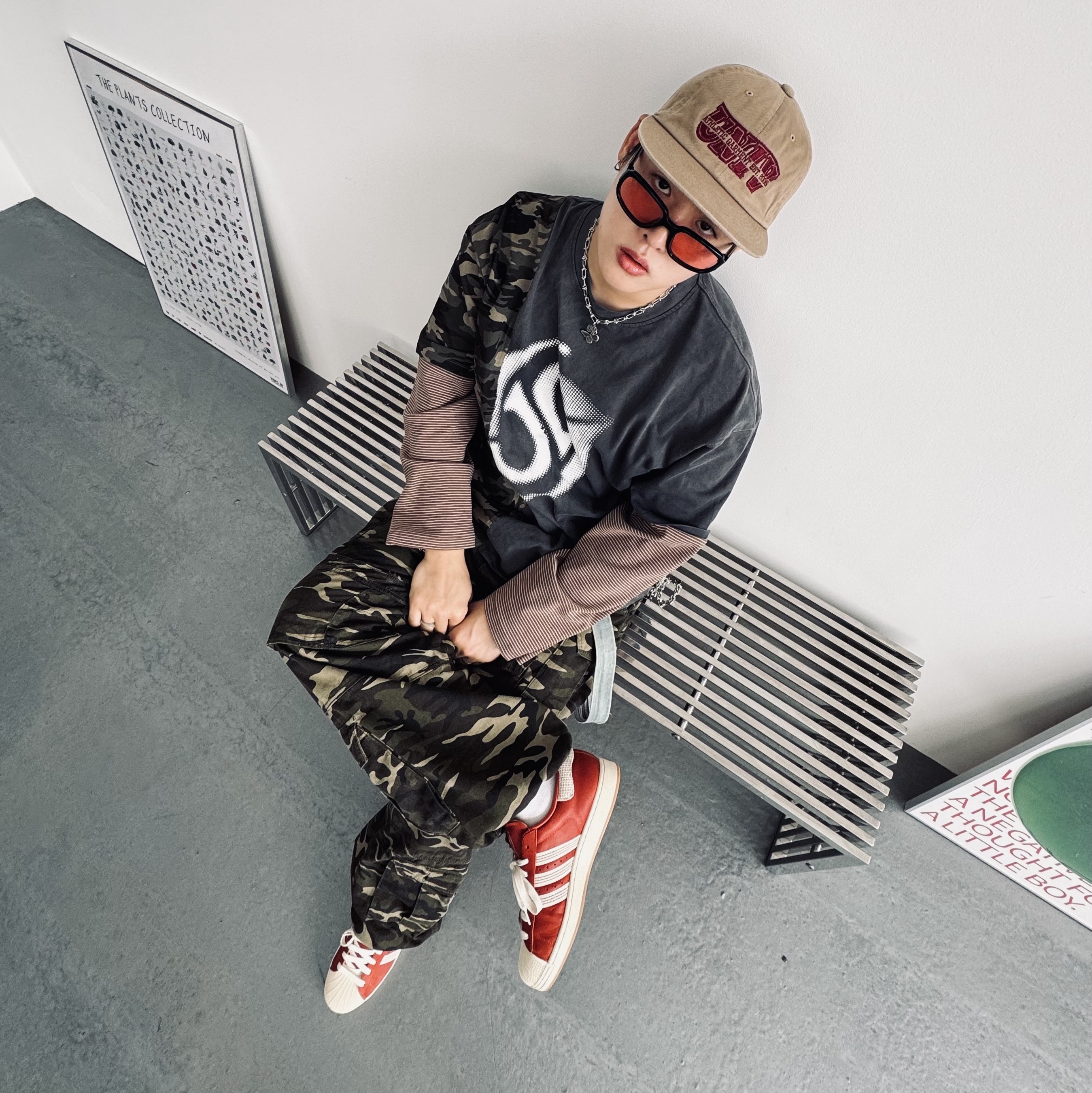 Dominant Halftone Layered Long Sleeve Charcoal, Dominant Distressed Camo Cargo Pants 착용 스타일 - 1