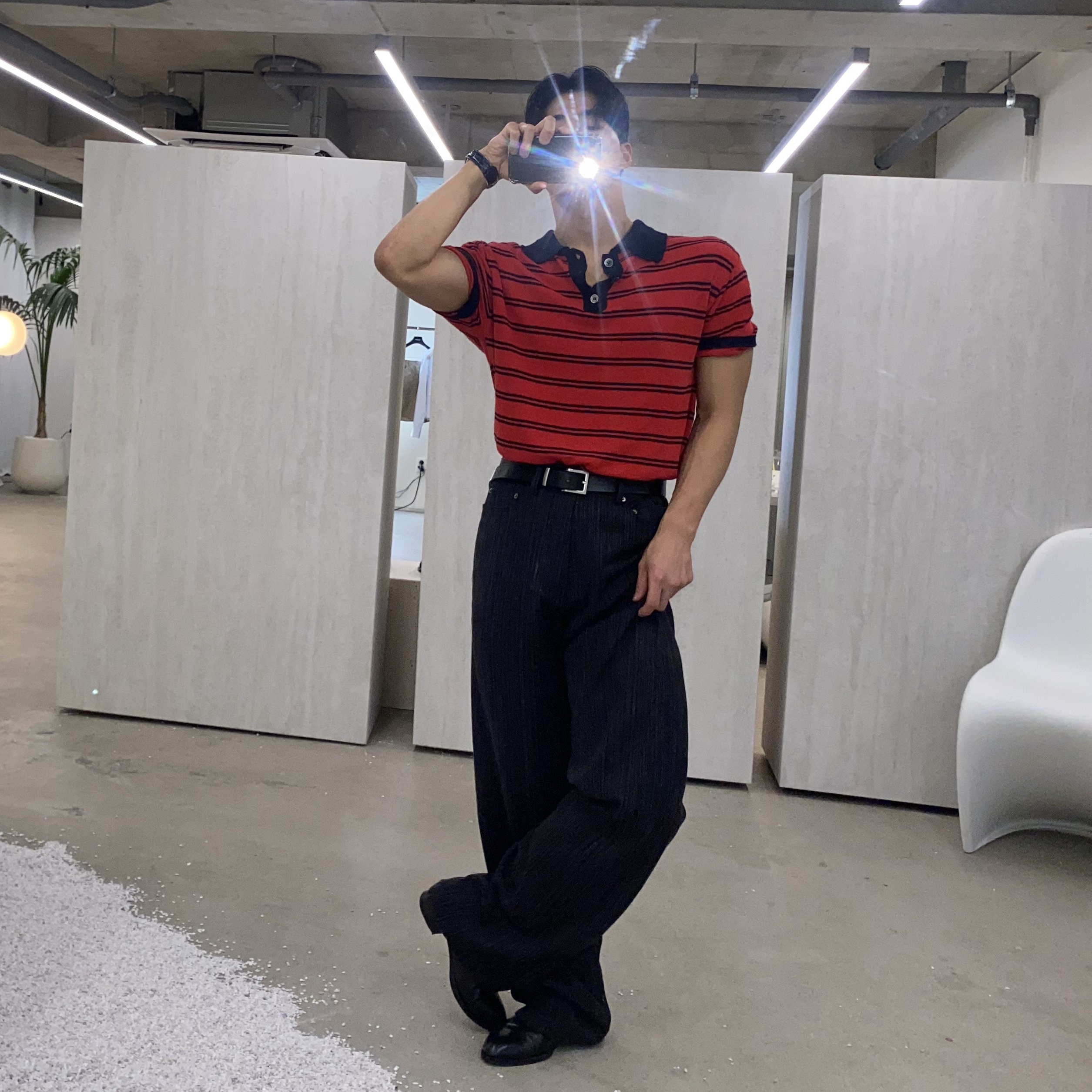 Haleine Striped Boucle Polo Knit Red Navy, Haleine Twisted Slub Stripe Pants Charcoal 착용 스타일 - 2