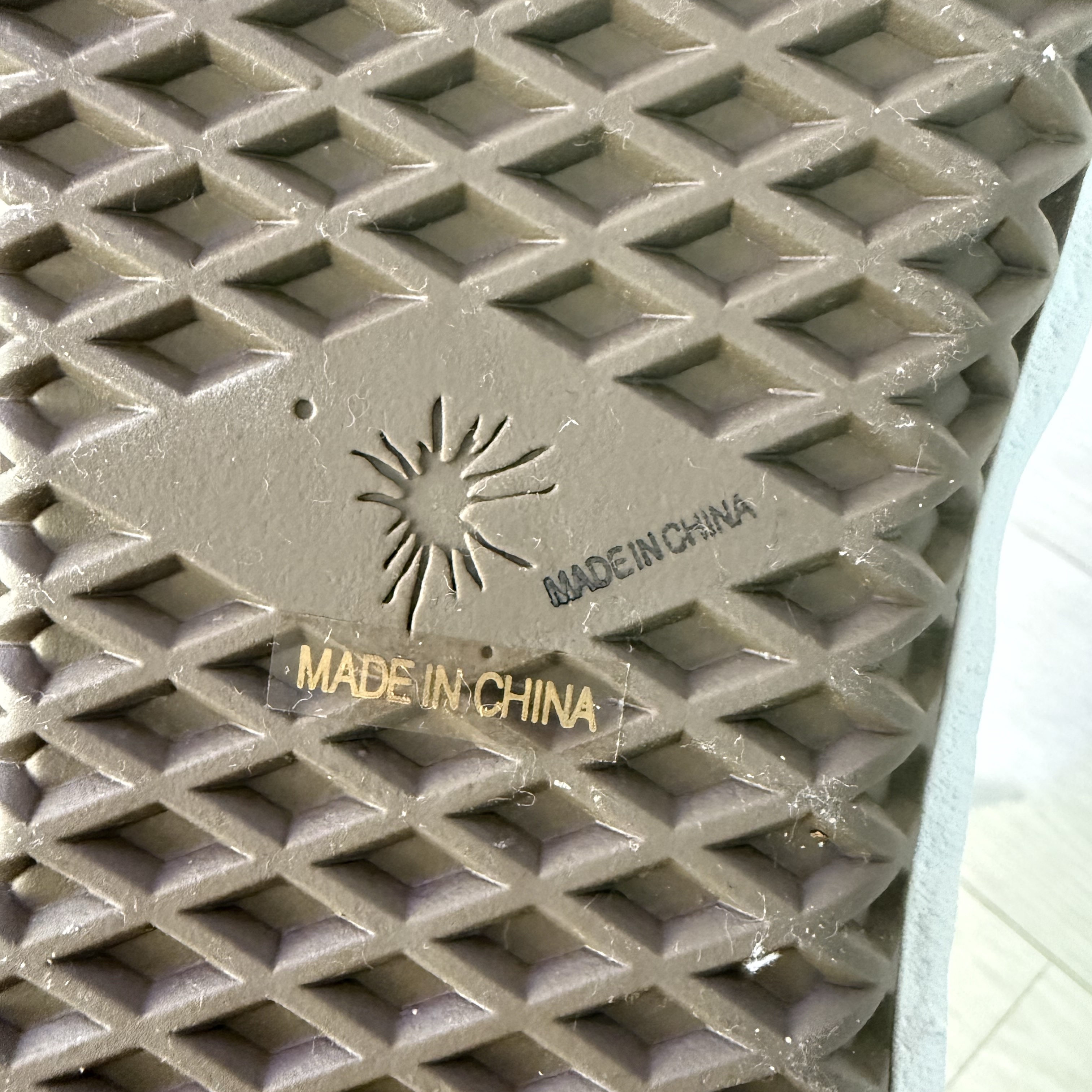 Maison Mihara Yasuhiro Peterson OG Sole Canvas Low Sneakers White 착용 스타일 - 3