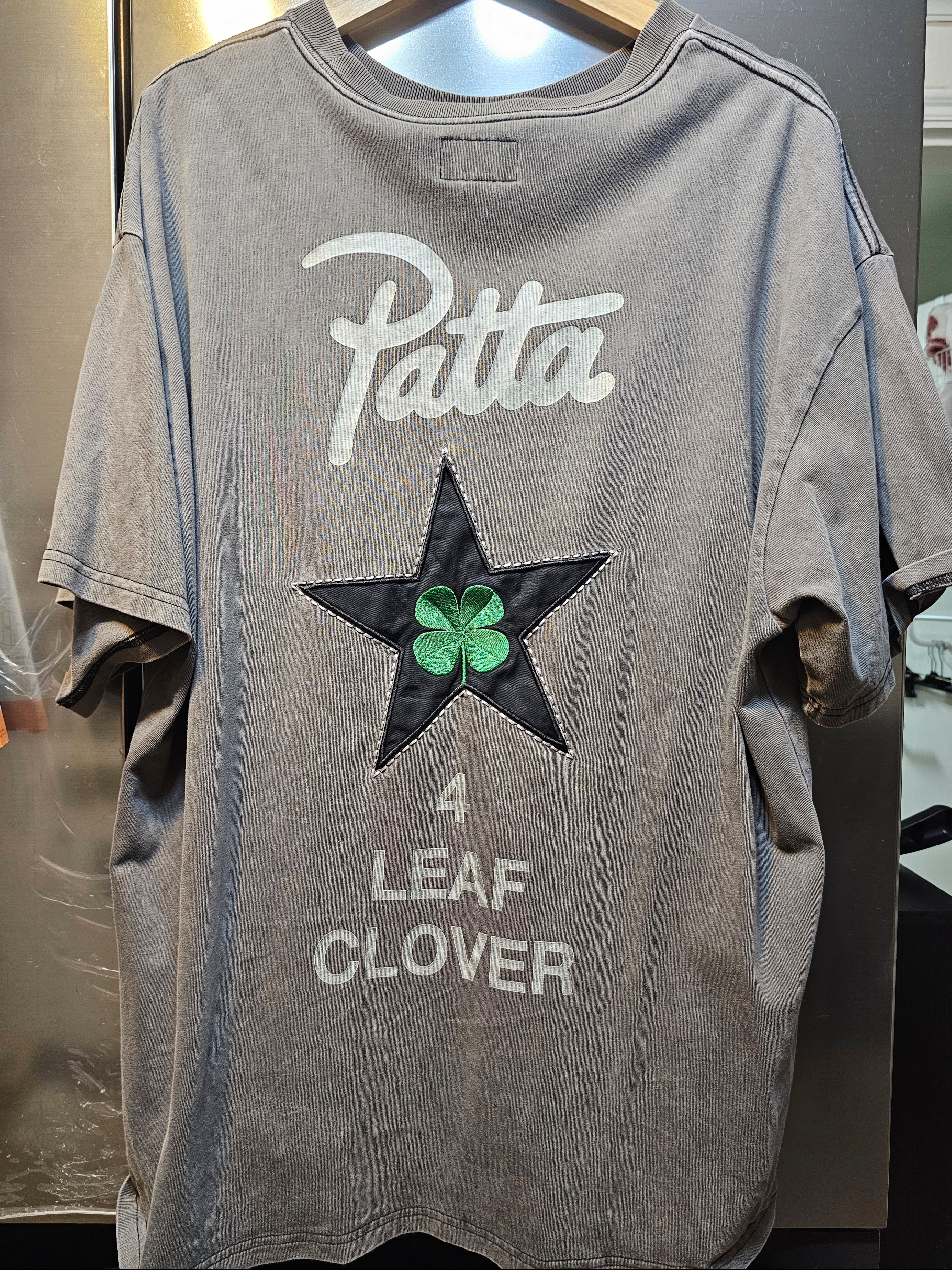 Converse x Patta Four Leaf Clover Short Sleeve T-Shirt Black 착용 스타일