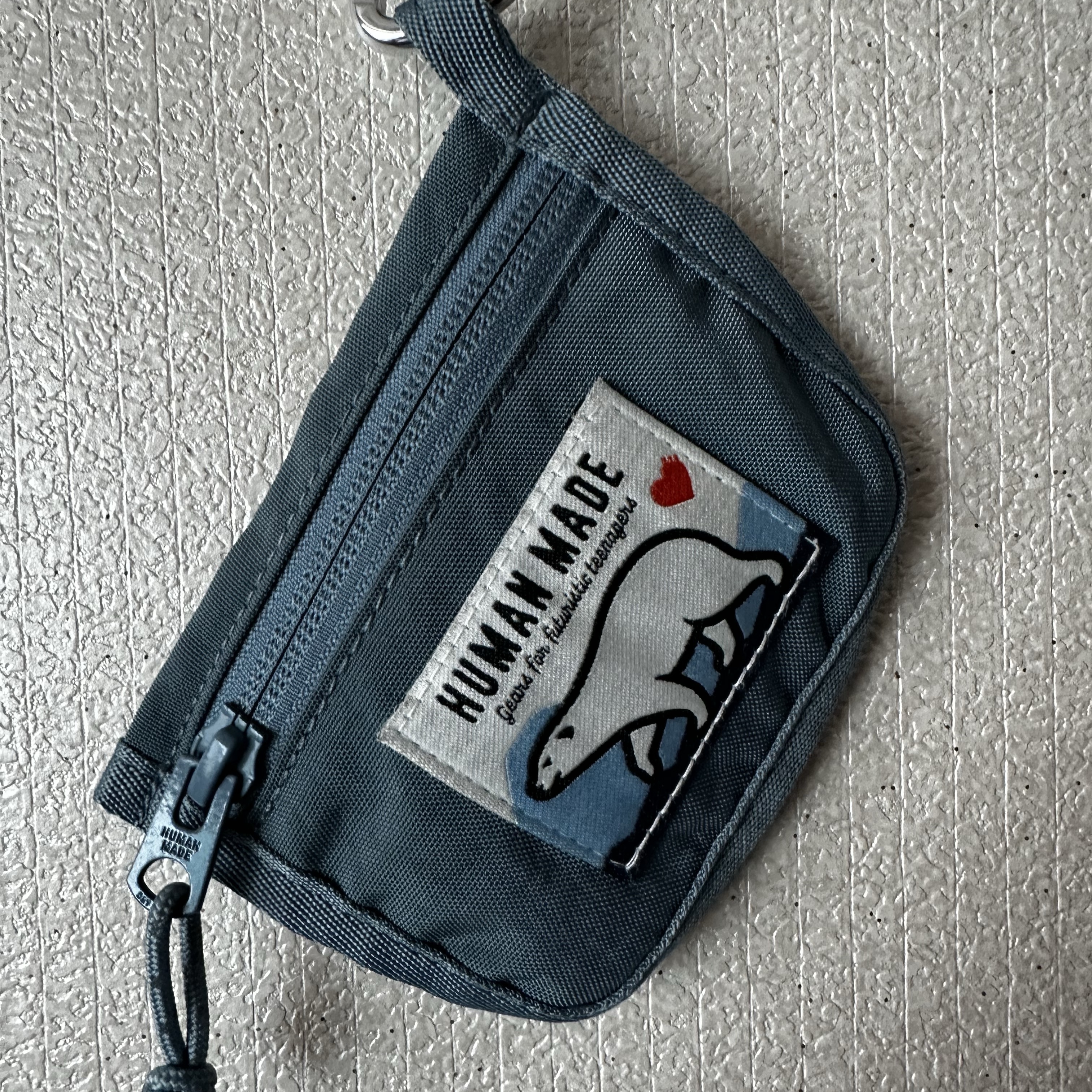 Human Made Nylon Card Case Blue 착용 스타일 - 1