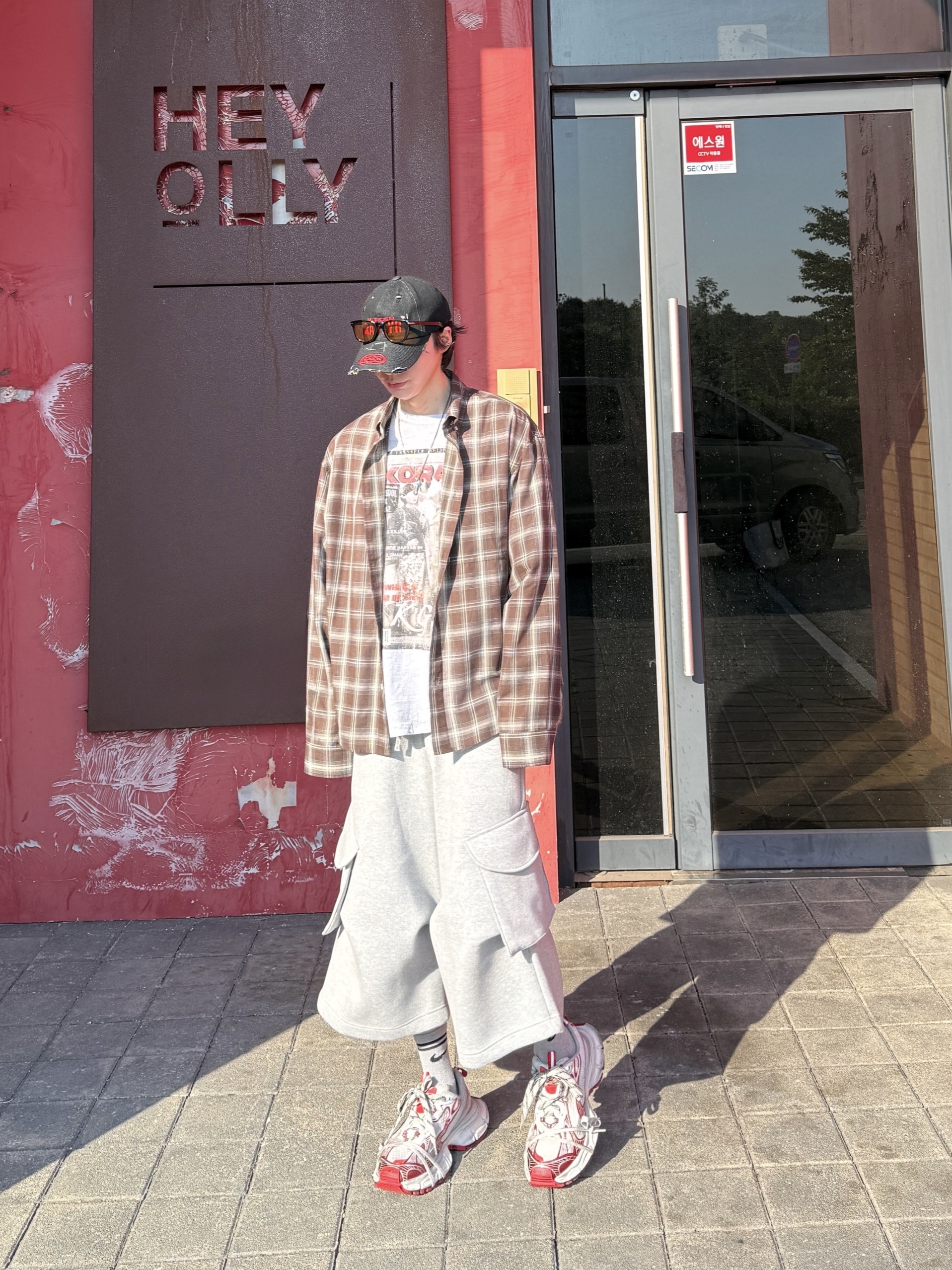 Kamien x MJD Double Hole Belt Black Shearling Calfskin, Balenciaga 3XL Sneakers White Red 착용 스타일 - 5