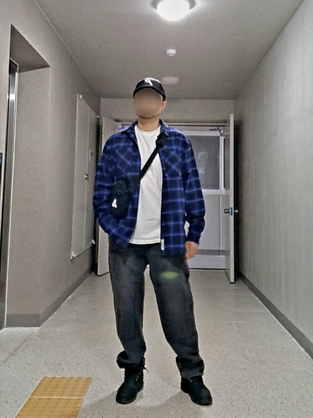 Palace Cordura Tri-Shot Bag Black - 24SS, Palace Denim P 6-Panel Sand Wash Black - 25SS 착용 스타일
