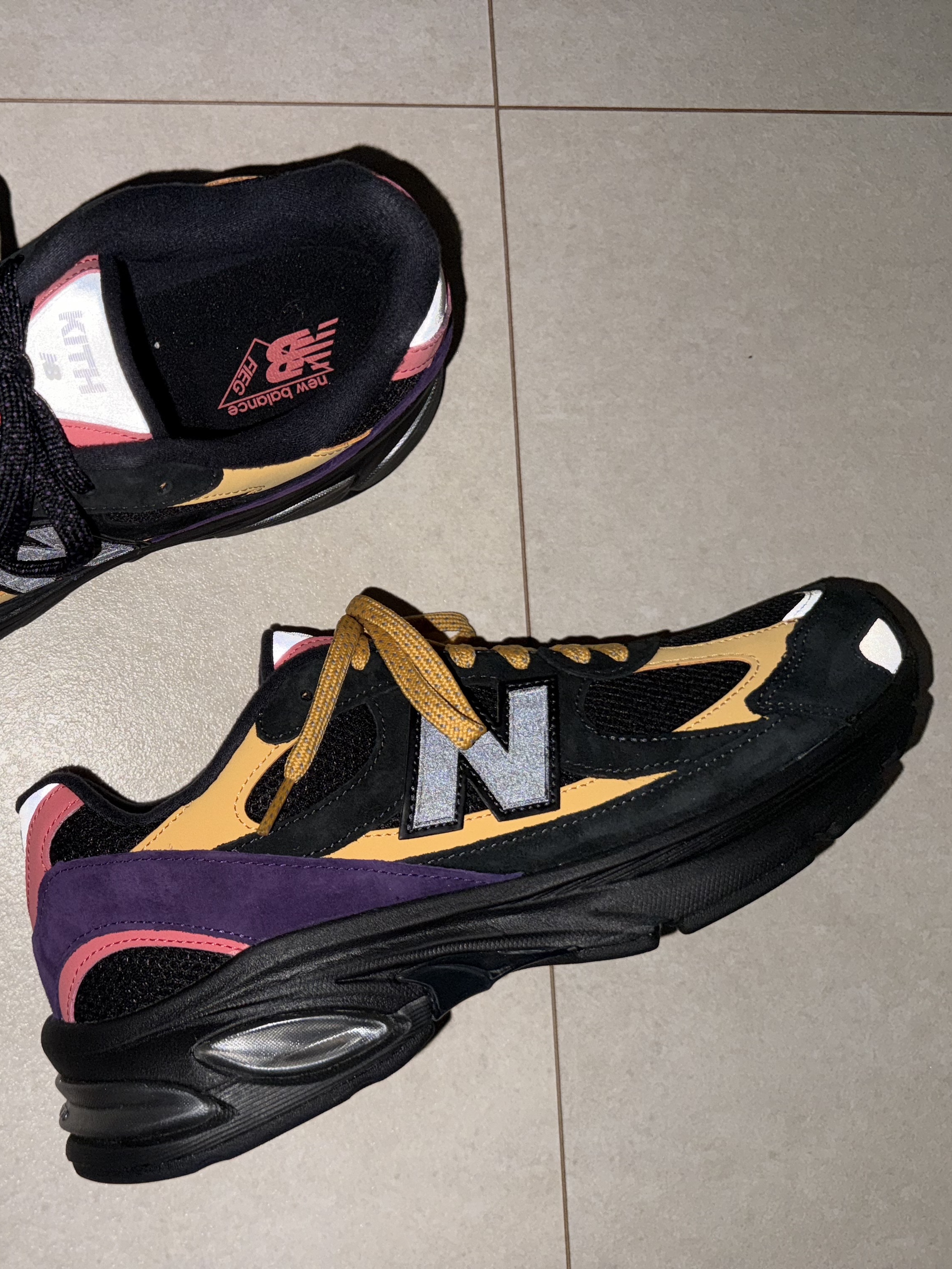 New Balance x Ronnie Fieg 2010 Abzorb Black Yellow 착용 스타일 - 8