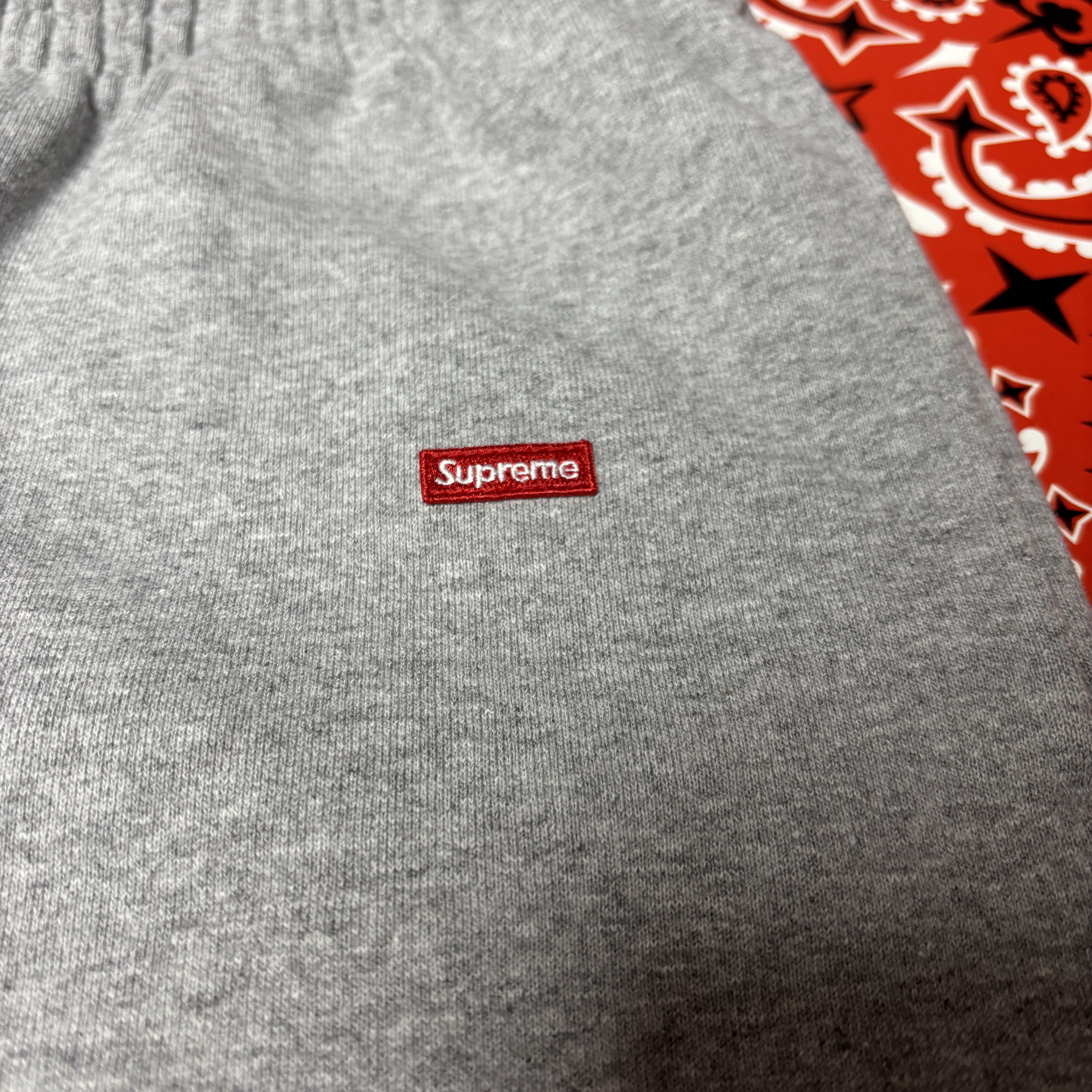 Supreme Small Box Sweatshorts Heather Grey - 25SS 착용 스타일 - 2