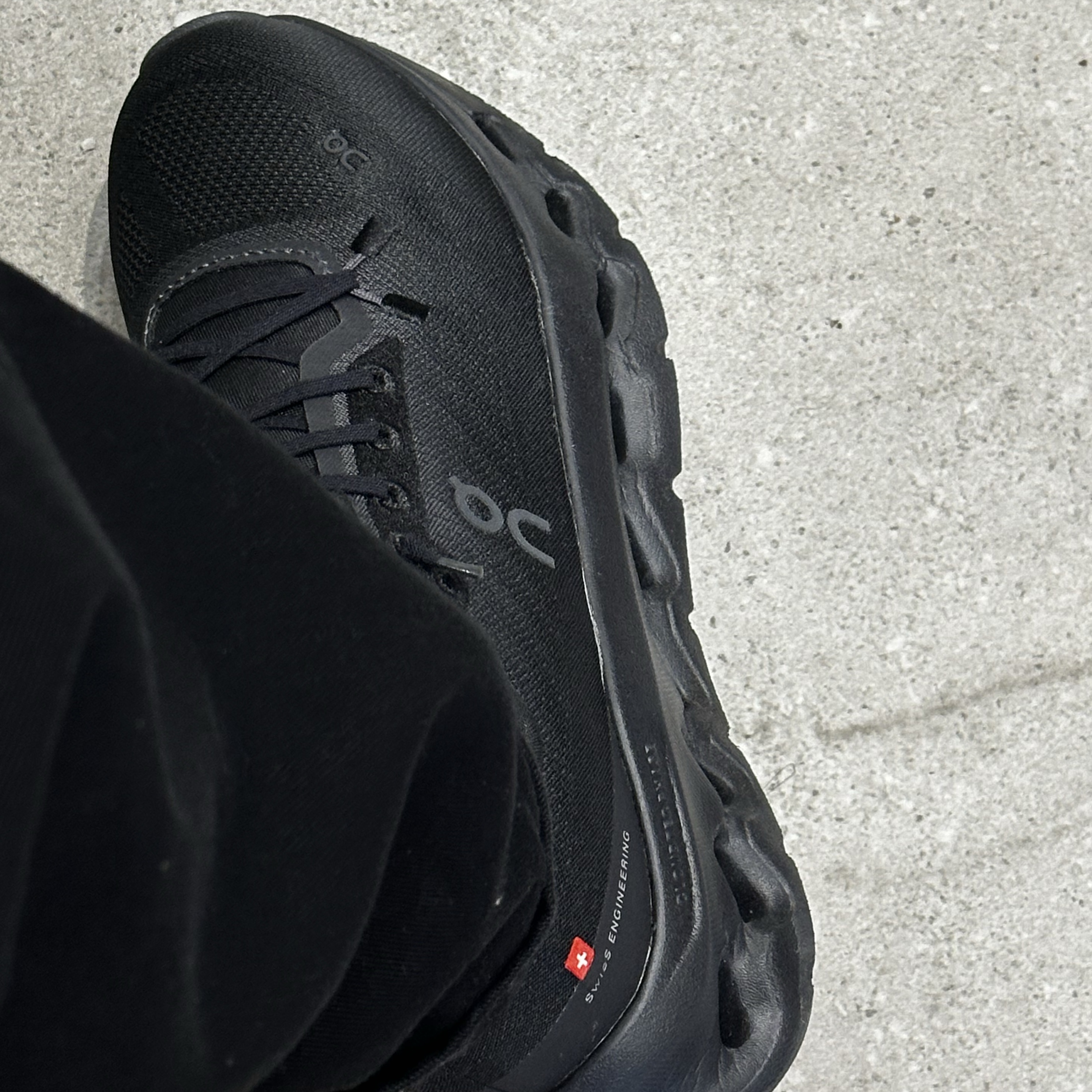 (W) On Running Cloudtilt Eclipse Black 착용 스타일