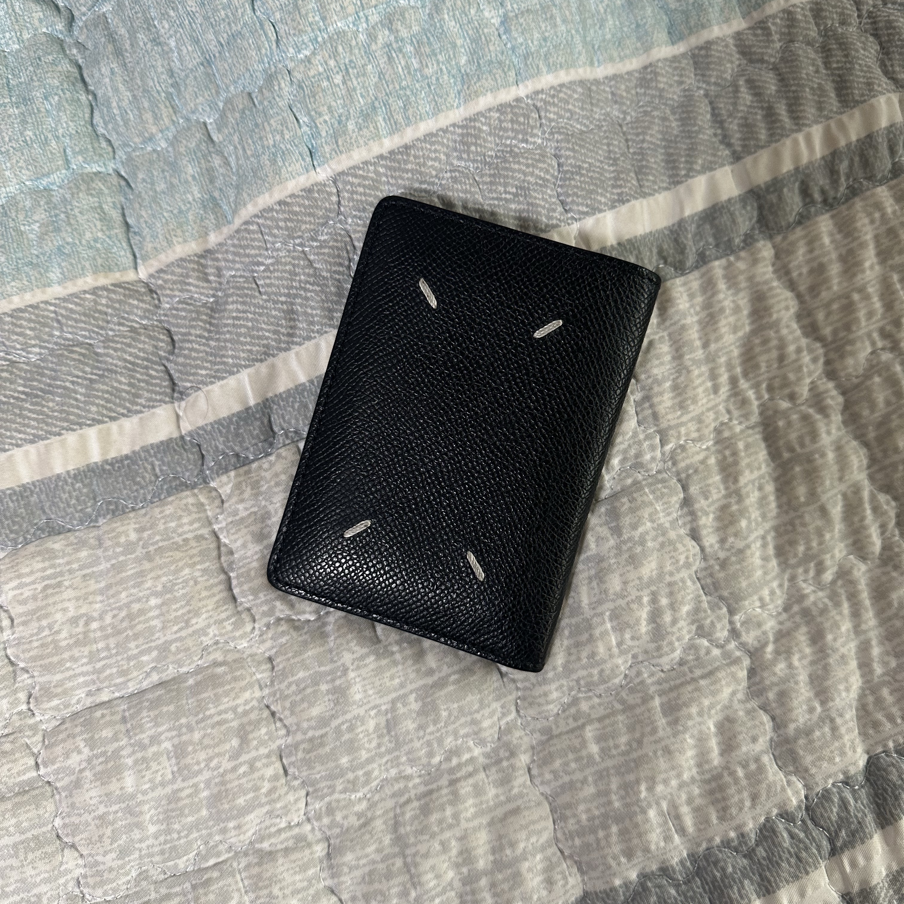 Maison Margiela Leather Bi-Fold Card Holder Black 착용 스타일