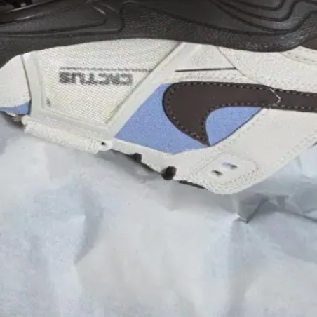 Nike x Travis Scott Zoom Field Jaxx Pale Ivory and Leche Blue 착용 스타일
