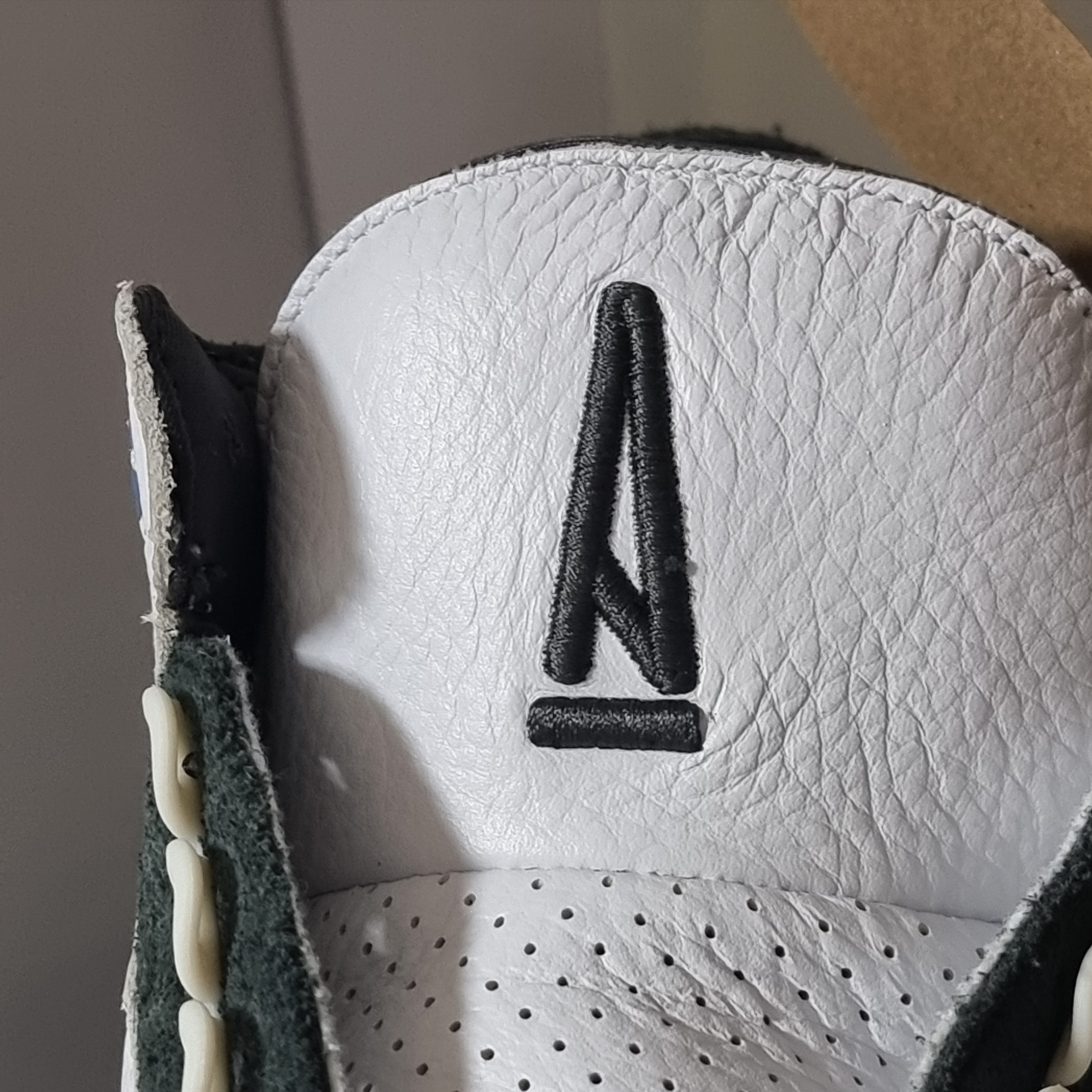 Jordan 3 x A Ma Maniere Retro OG SP For The Love 착용 스타일 - 1