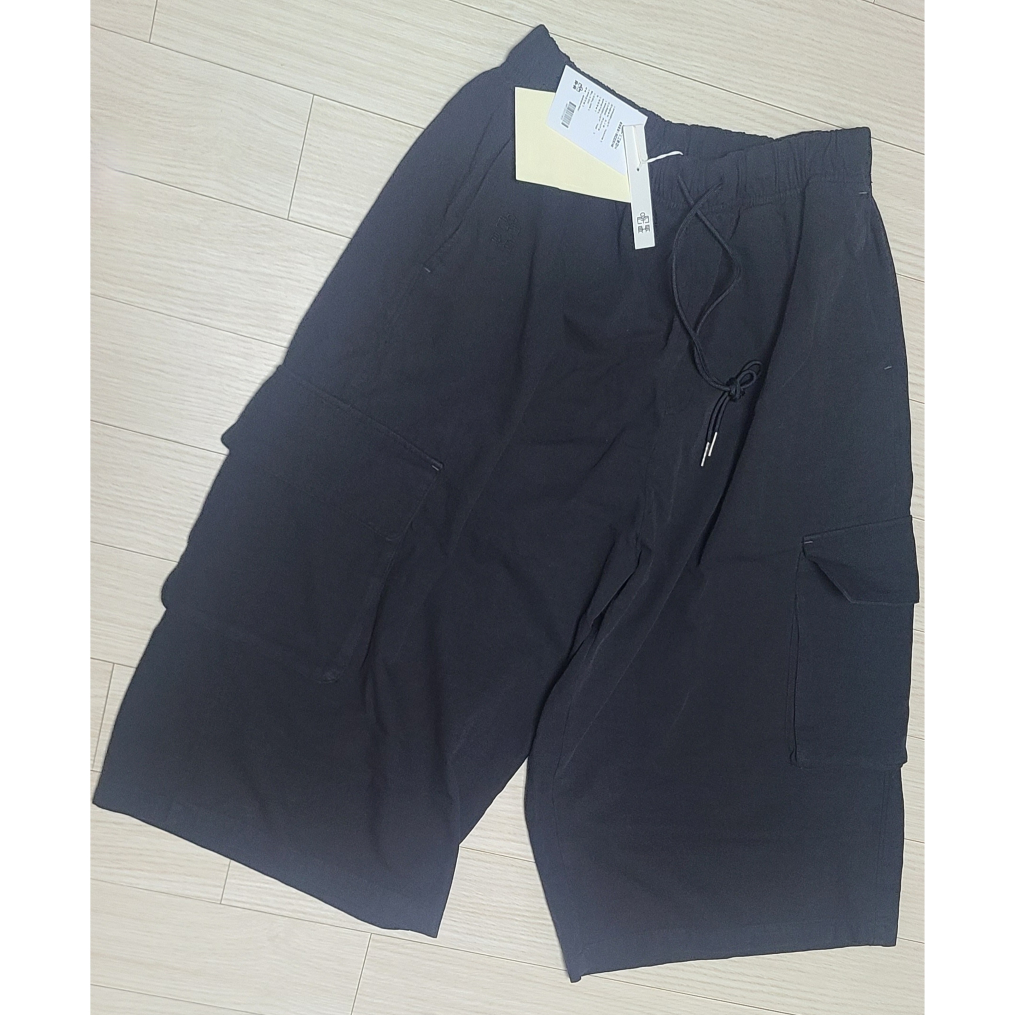 Polyteru Human Index index 1/2 Cargo Pants Black 착용 스타일 - 2