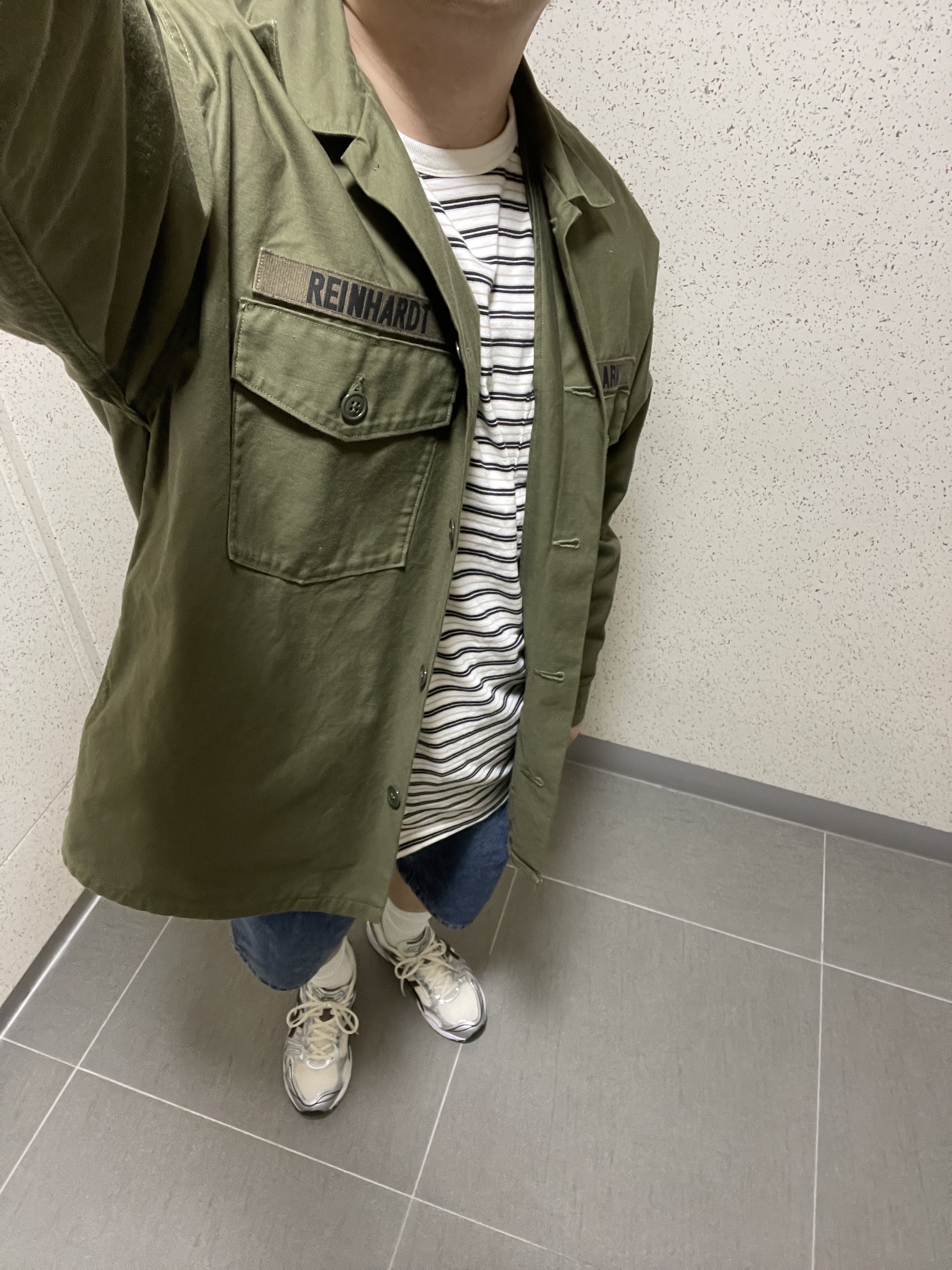 Asics Gel-Kayano 14 Cream Black, Marka Utility Shirt Olive 착용 스타일 - 3