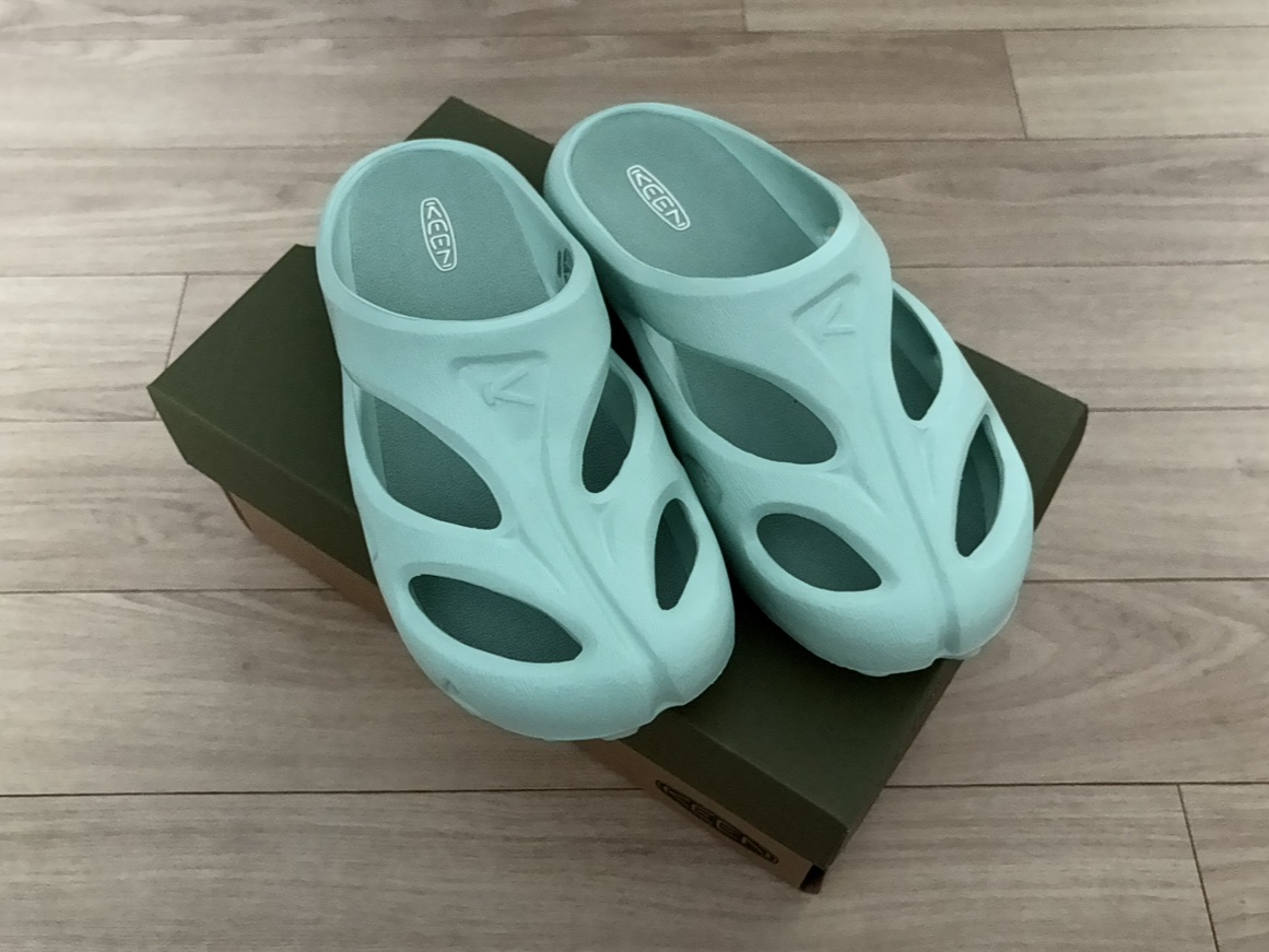 Keen Shanti Slides Women Lichen/Granite Green 착용 스타일