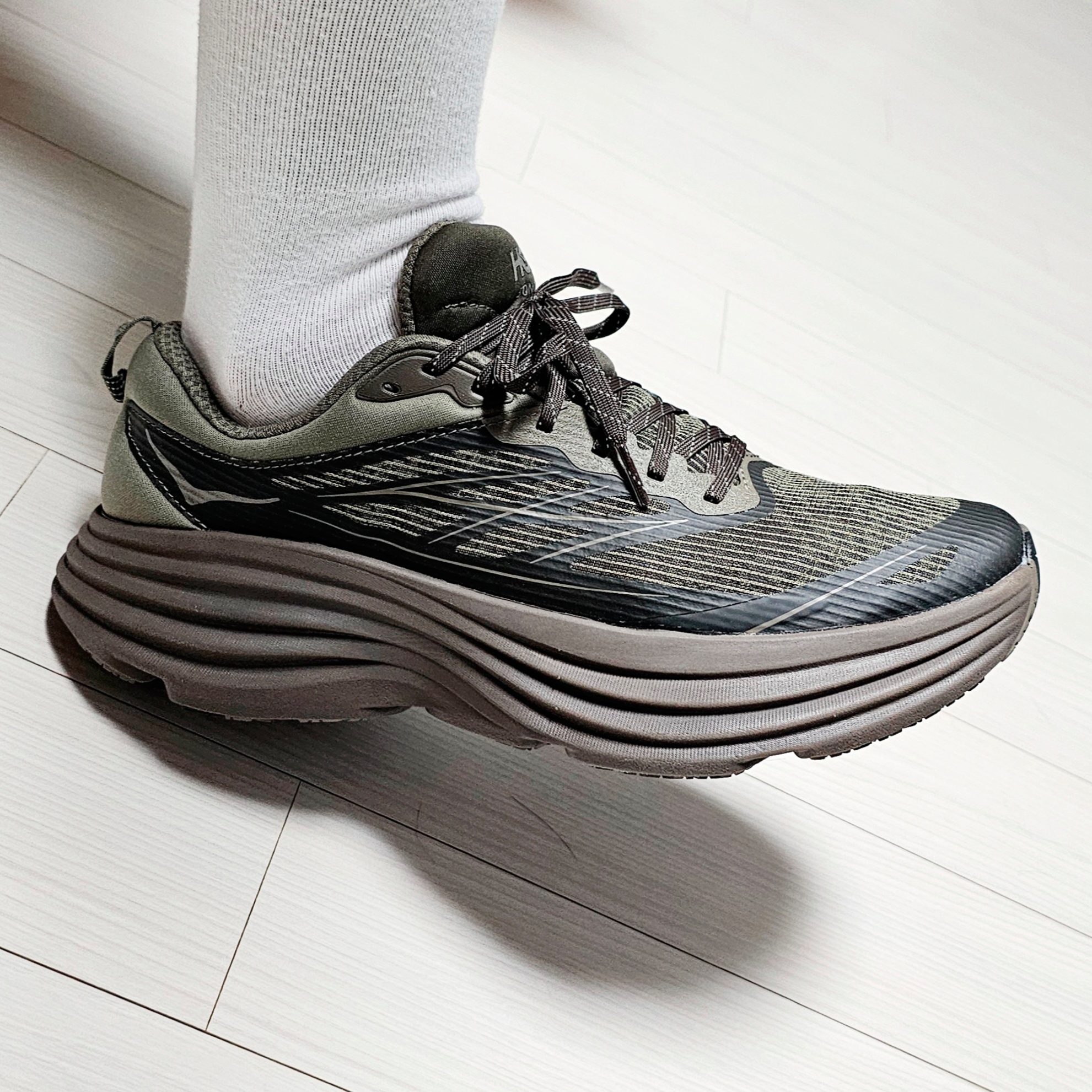 Hoka Bondi 8 TS Caged Deep Umber 착용 스타일