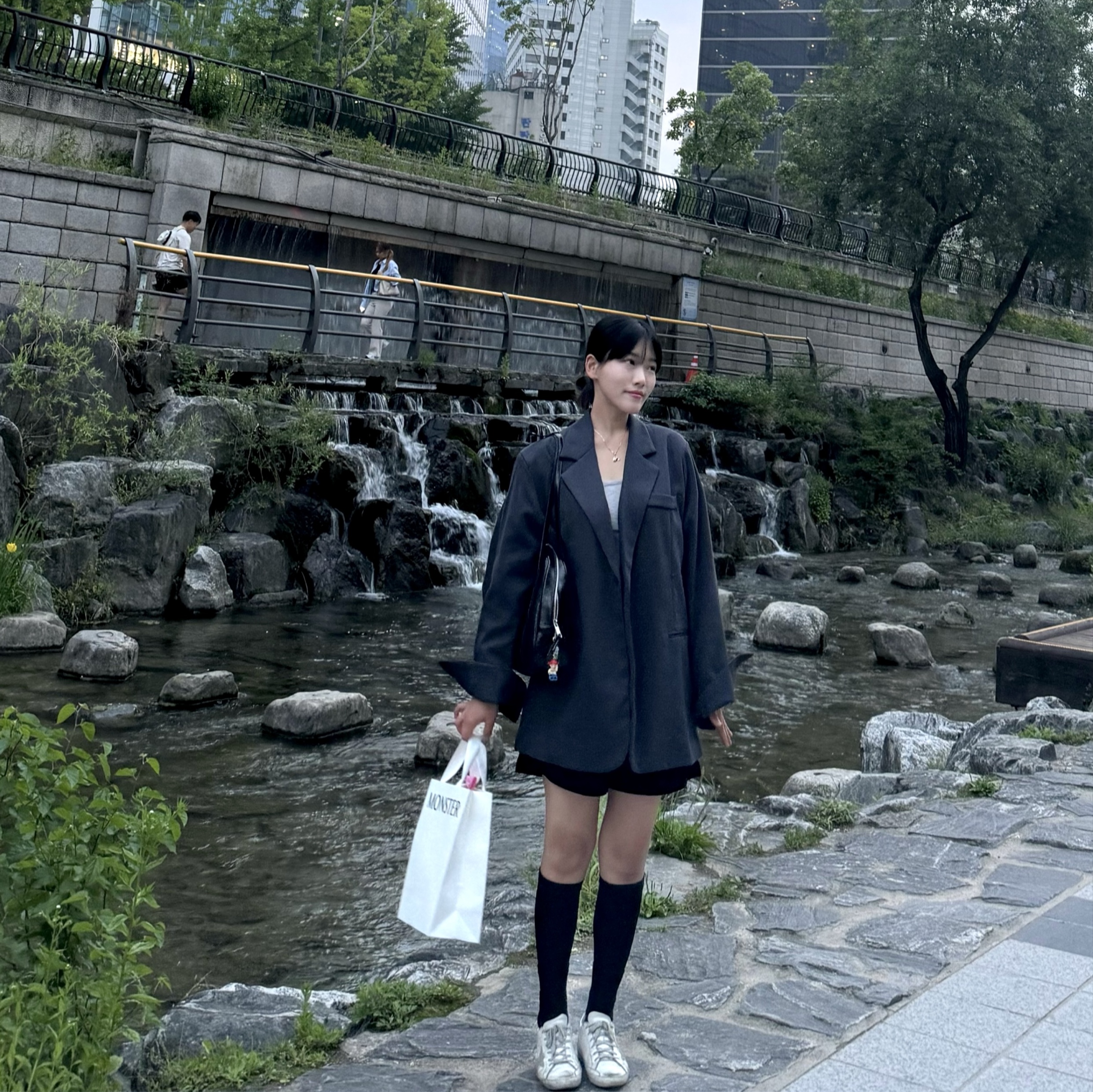 (W) Golden Goose Superstar White Silver Heel Tab Sneakers 착용 스타일