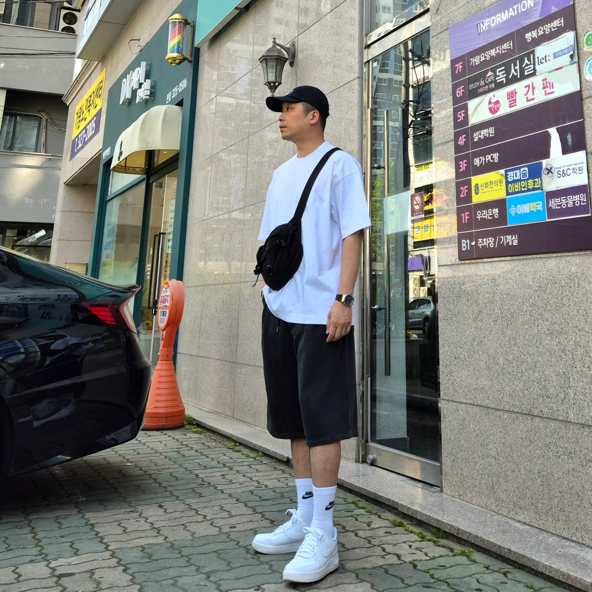 Nike Air Force 1 '07 Low White, C.P. Company Crossbody Bag Black - 24FW 착용 스타일 - 2