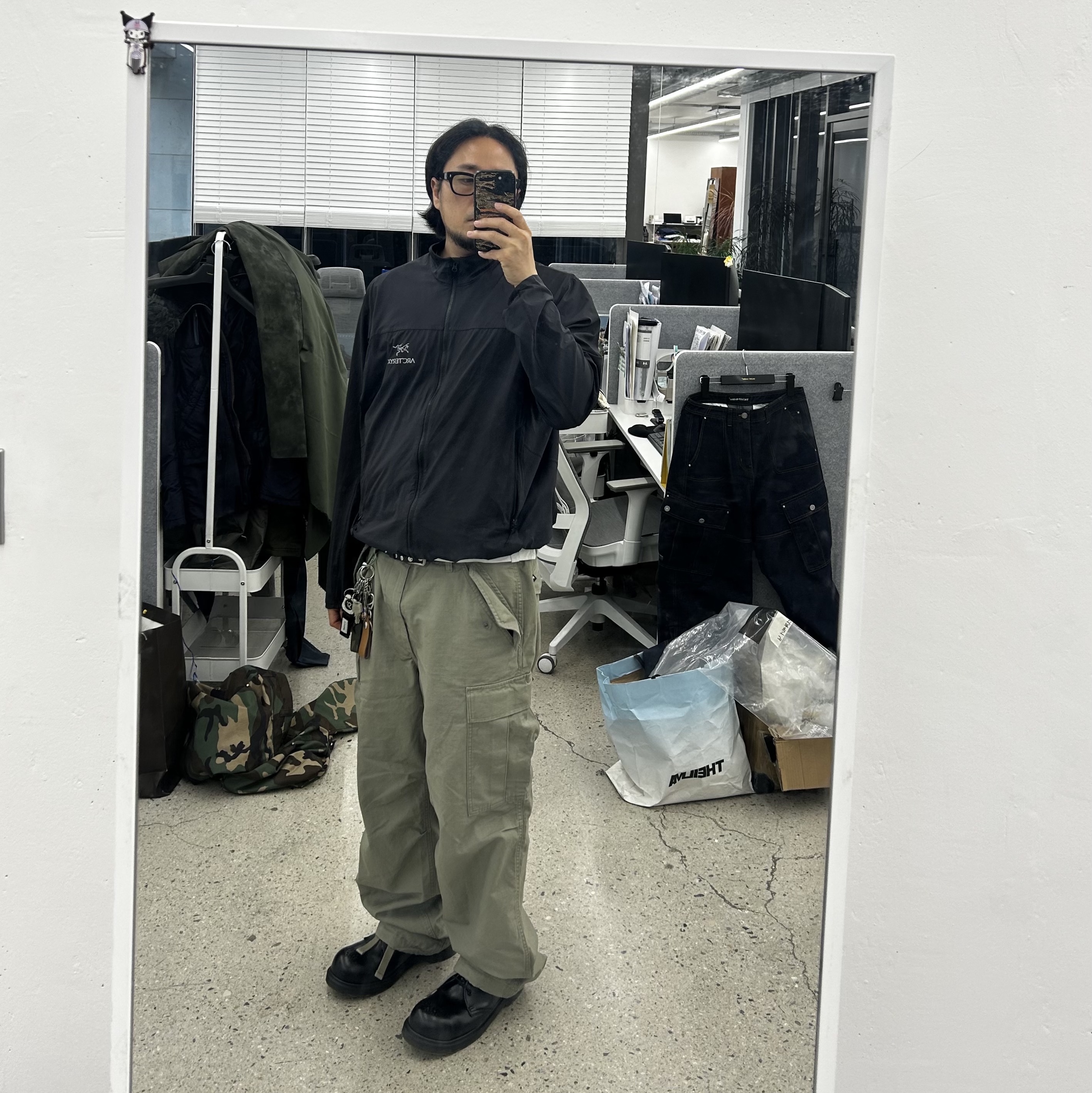 Arc'teryx Squamish Jacket Black, Stussy Ripstop Military Cargo Pants Olive 착용 스타일 - 3