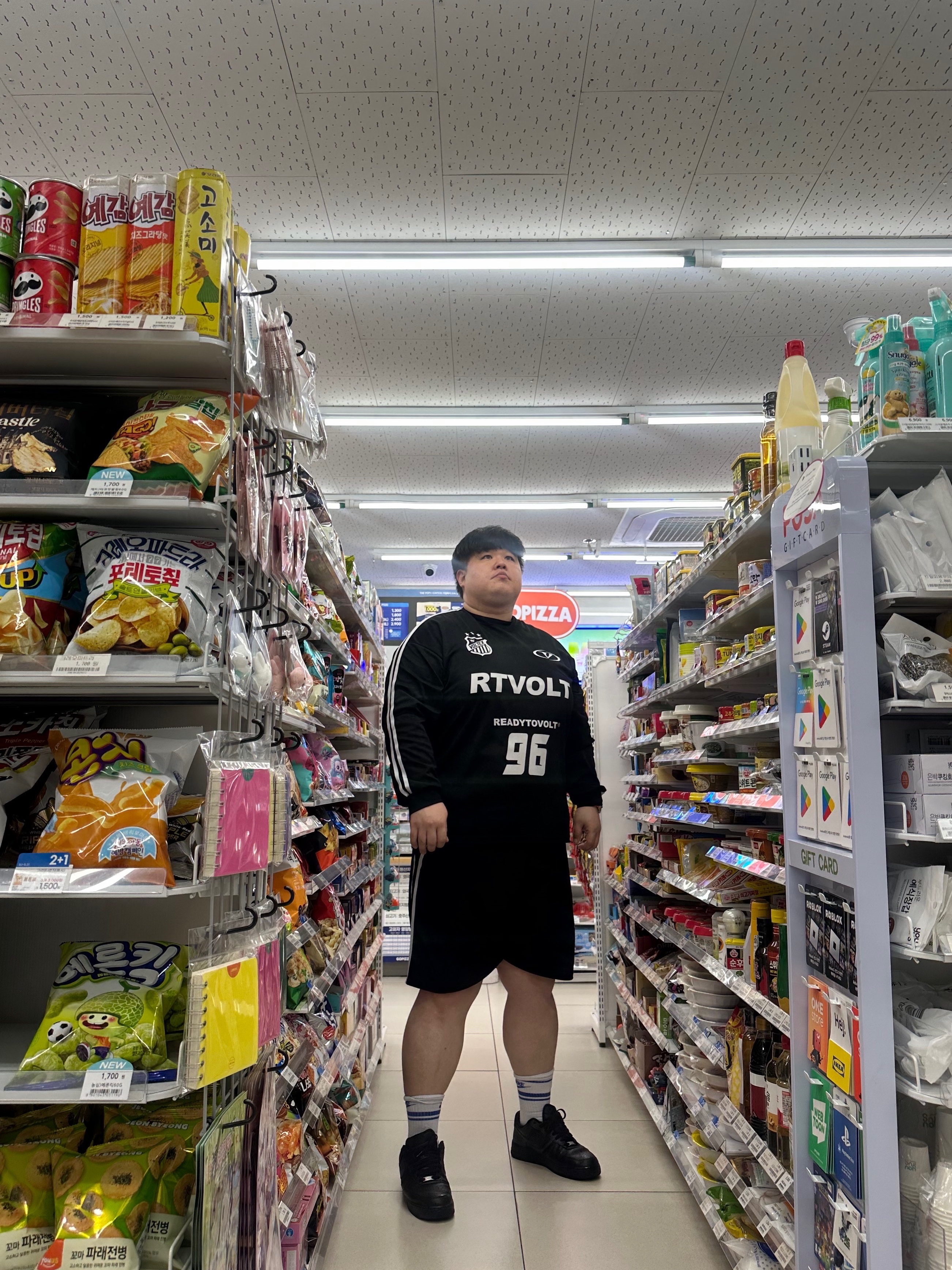 Nike Air Force 1 '07 Low Triple Black 착용 스타일