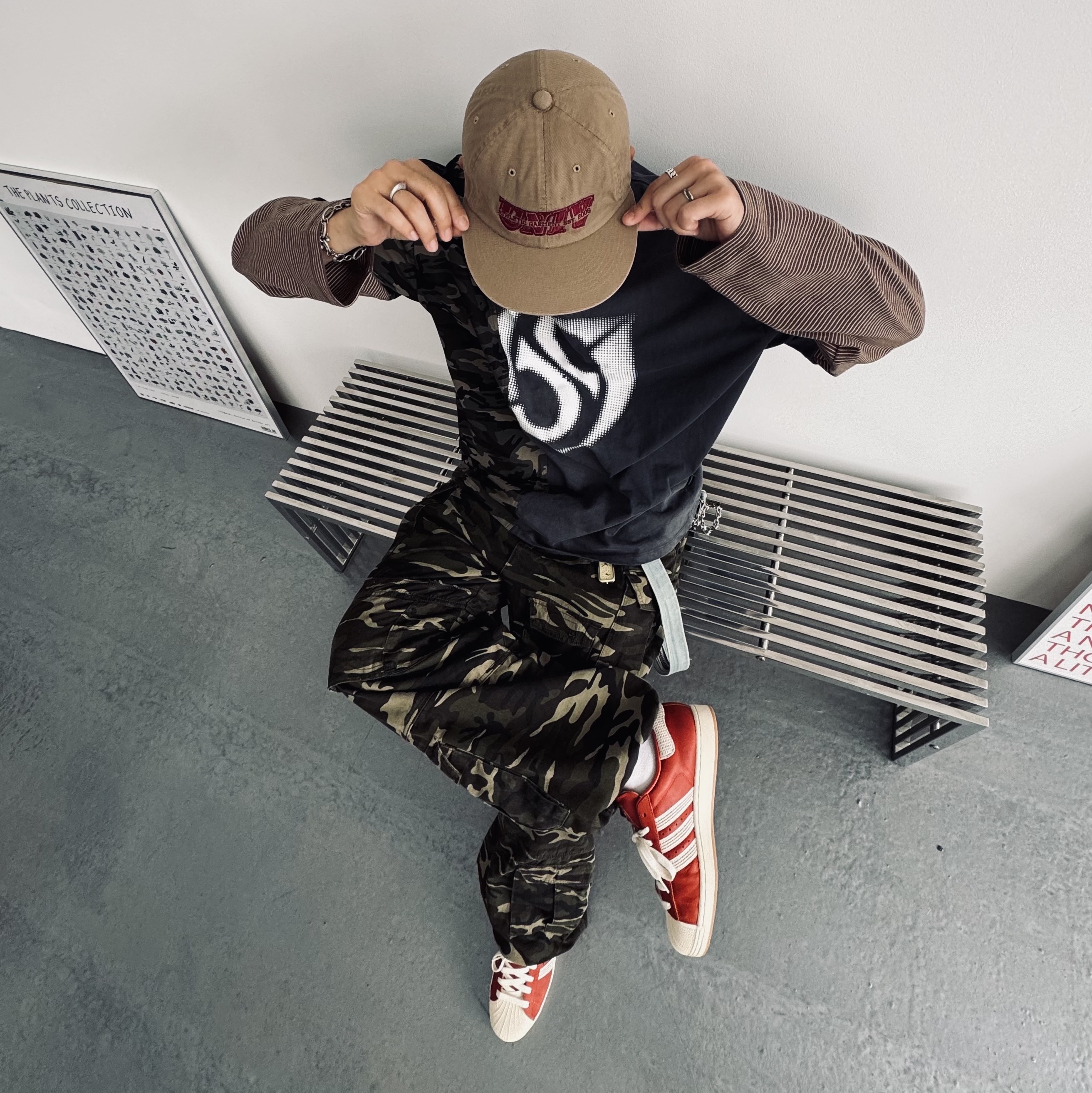 Dominant Halftone Layered Long Sleeve Charcoal, Dominant Distressed Camo Cargo Pants 착용 스타일 - 2