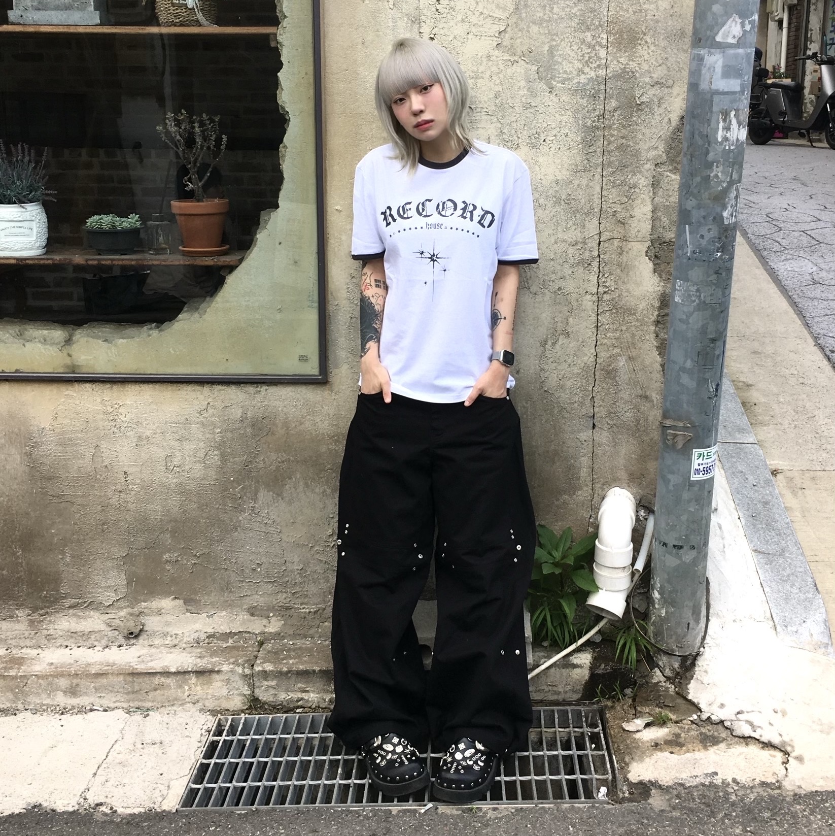 Toga Virilis AJ1066 Mules Leather Black 착용 스타일 - 1