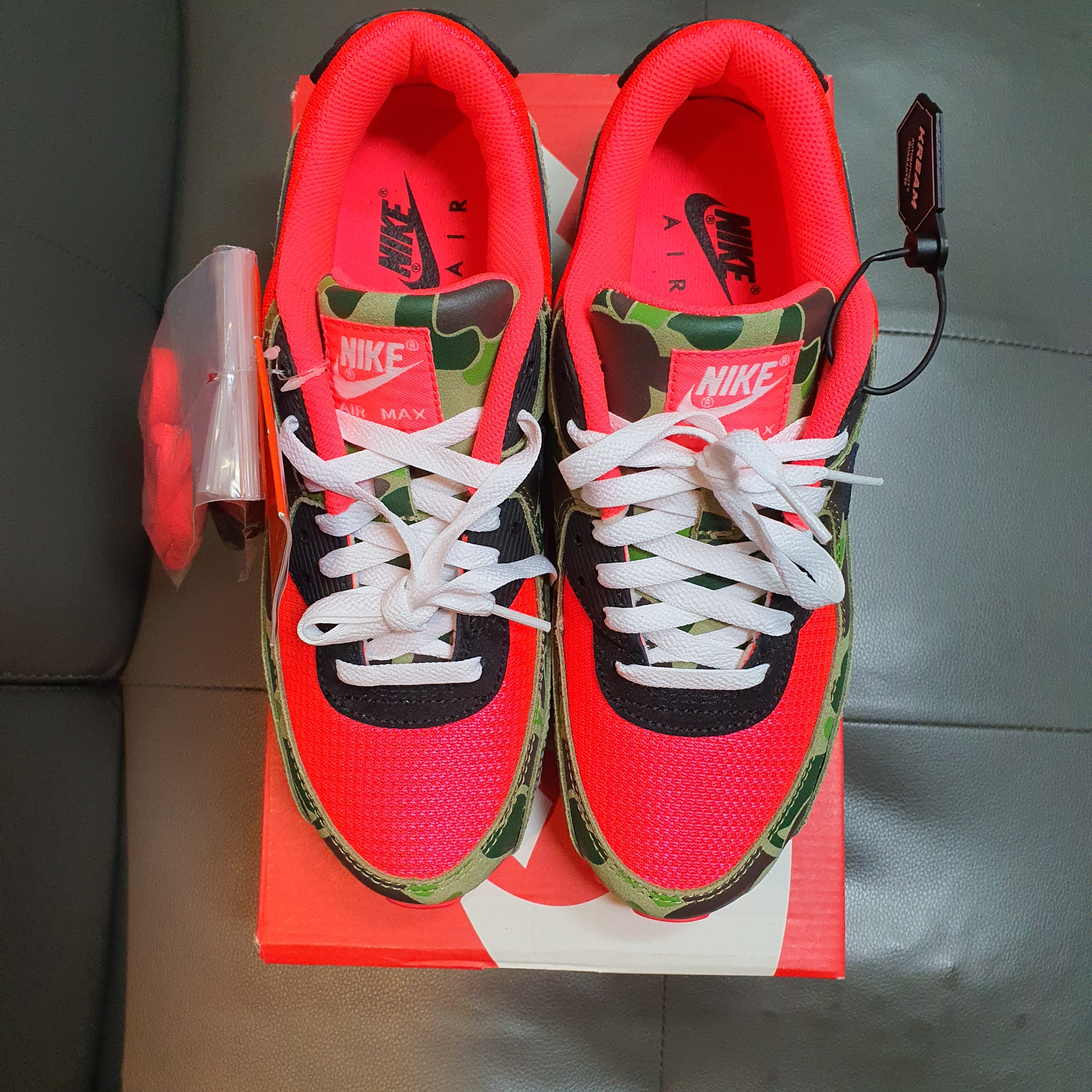 Nike Air Max 90 SP Dark Sage and Solar Red 착용 스타일