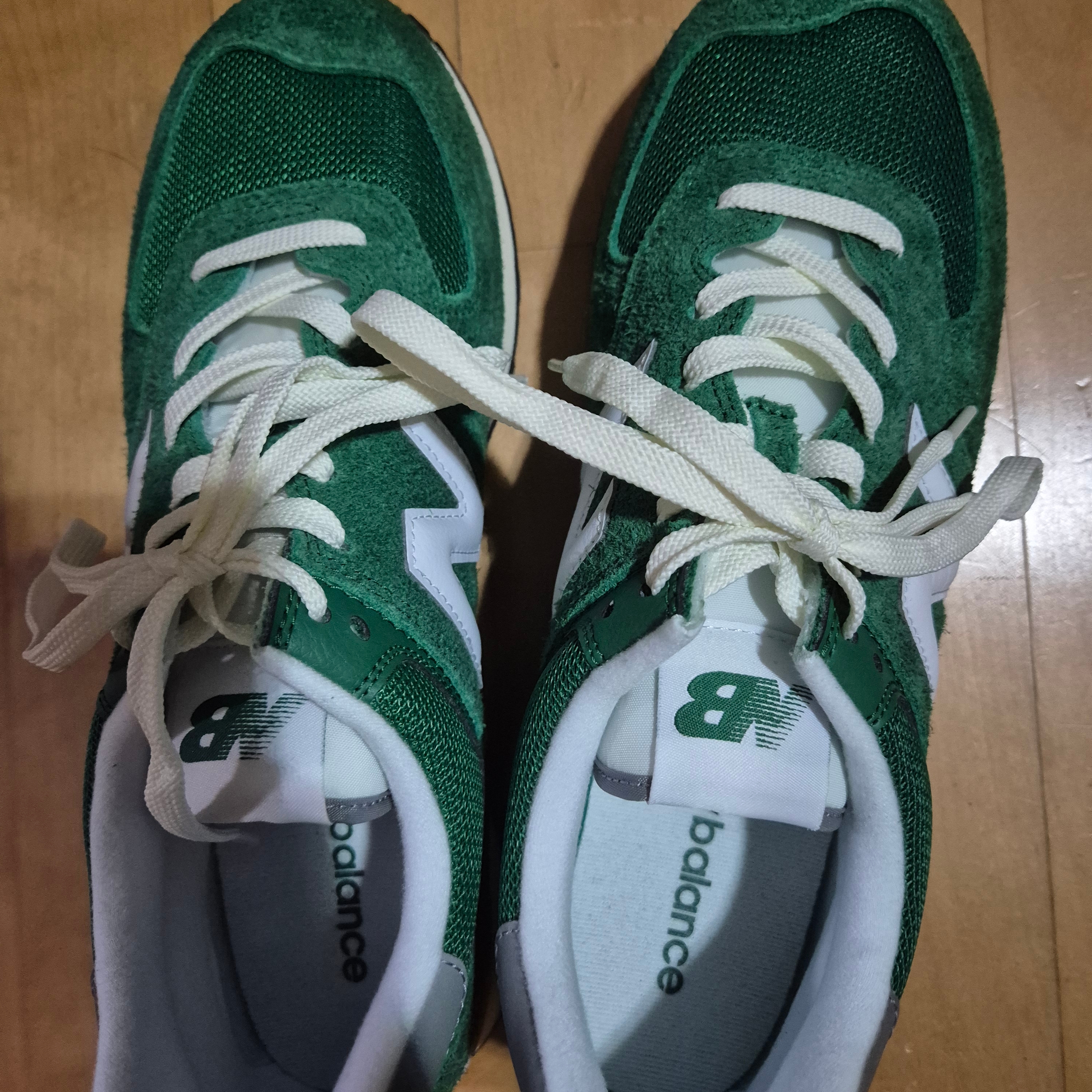 New Balance 574 Heritage Grass Green 착용 스타일