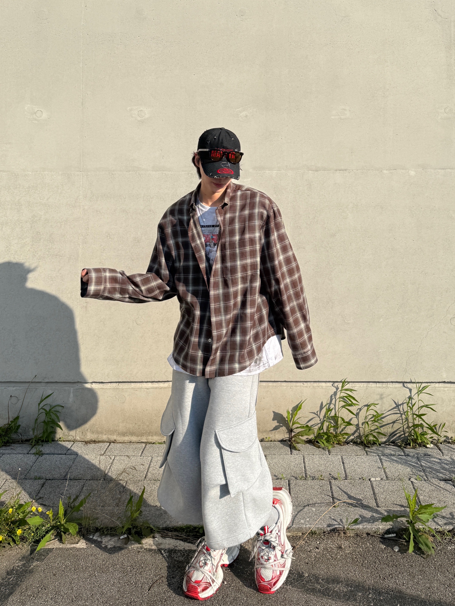 Kamien x MJD Double Hole Belt Black Shearling Calfskin, Balenciaga 3XL Sneakers White Red 착용 스타일 - 3
