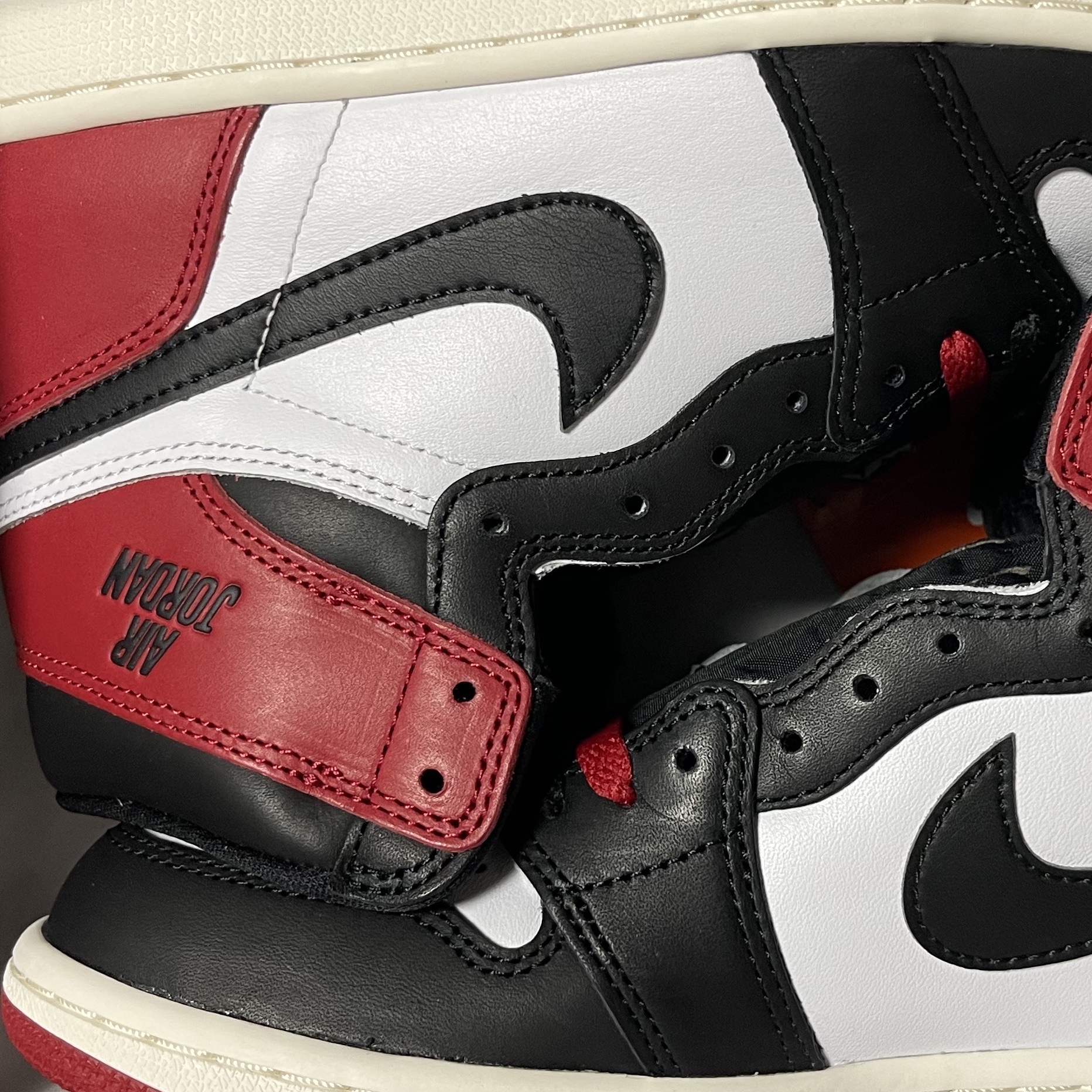 Jordan 1 Retro High OG Black Toe 착용 스타일