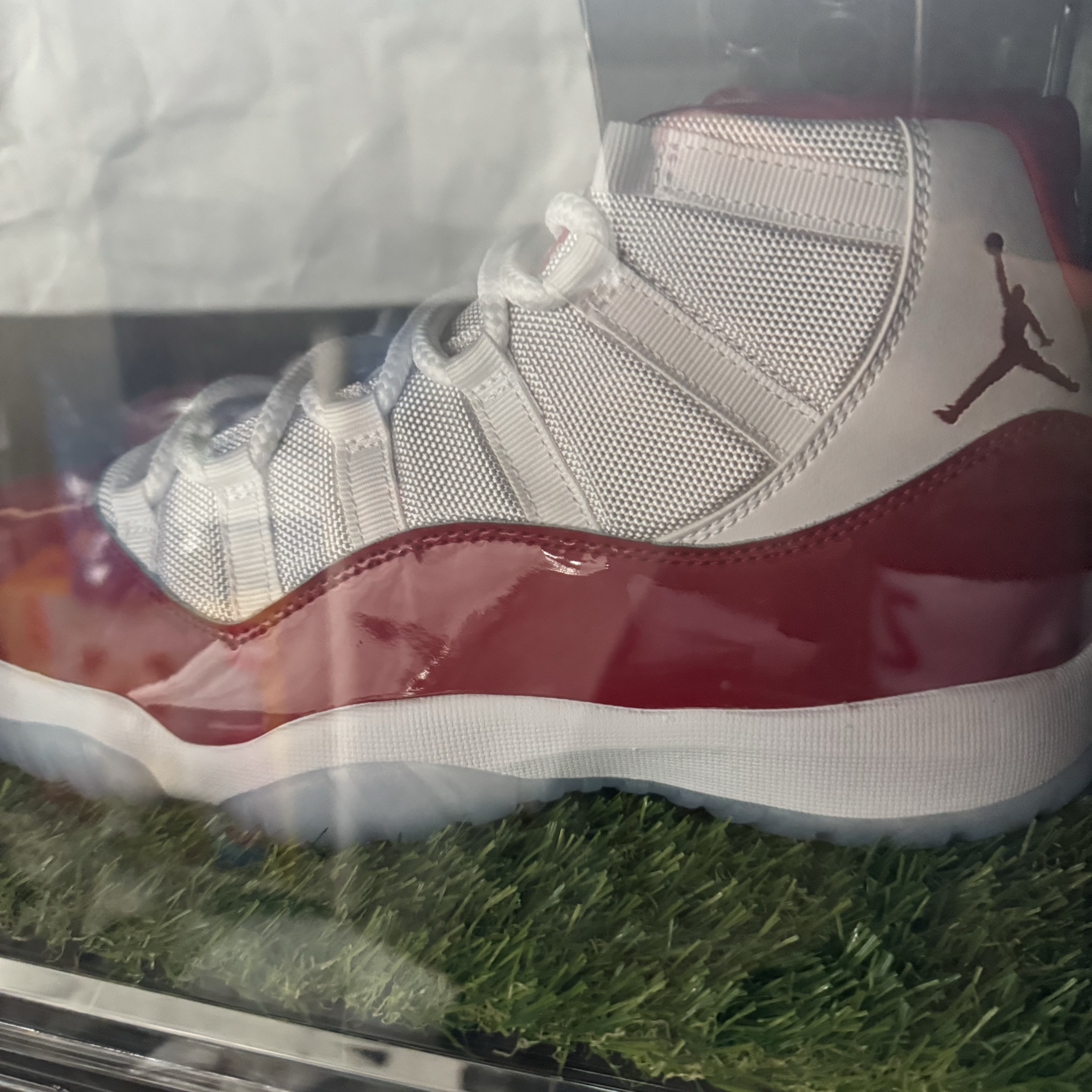 Jordan 11 Retro Varsity Red 착용 스타일