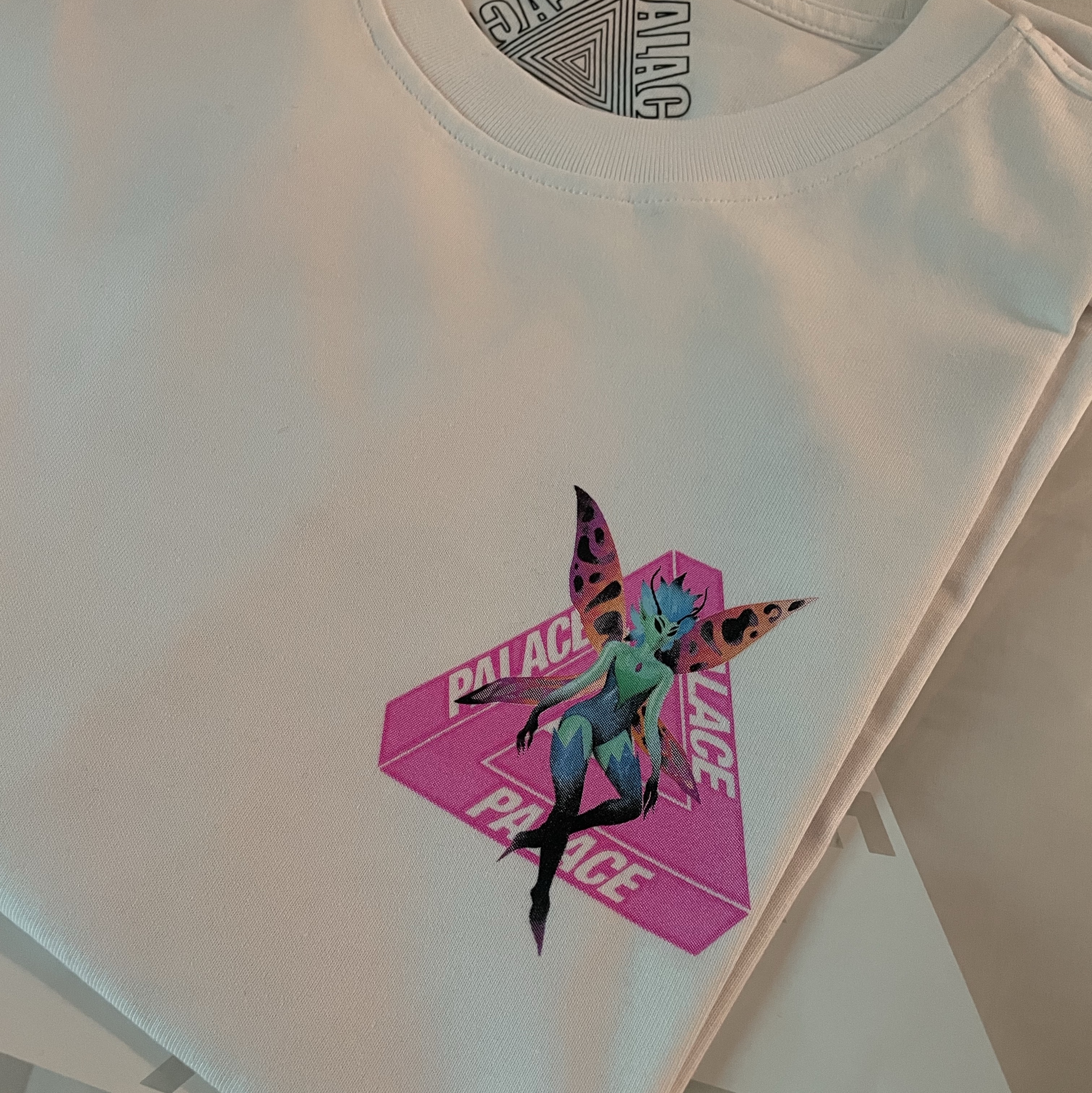 Palace Tri Fairy T-Shirt White - 25SS 착용 스타일